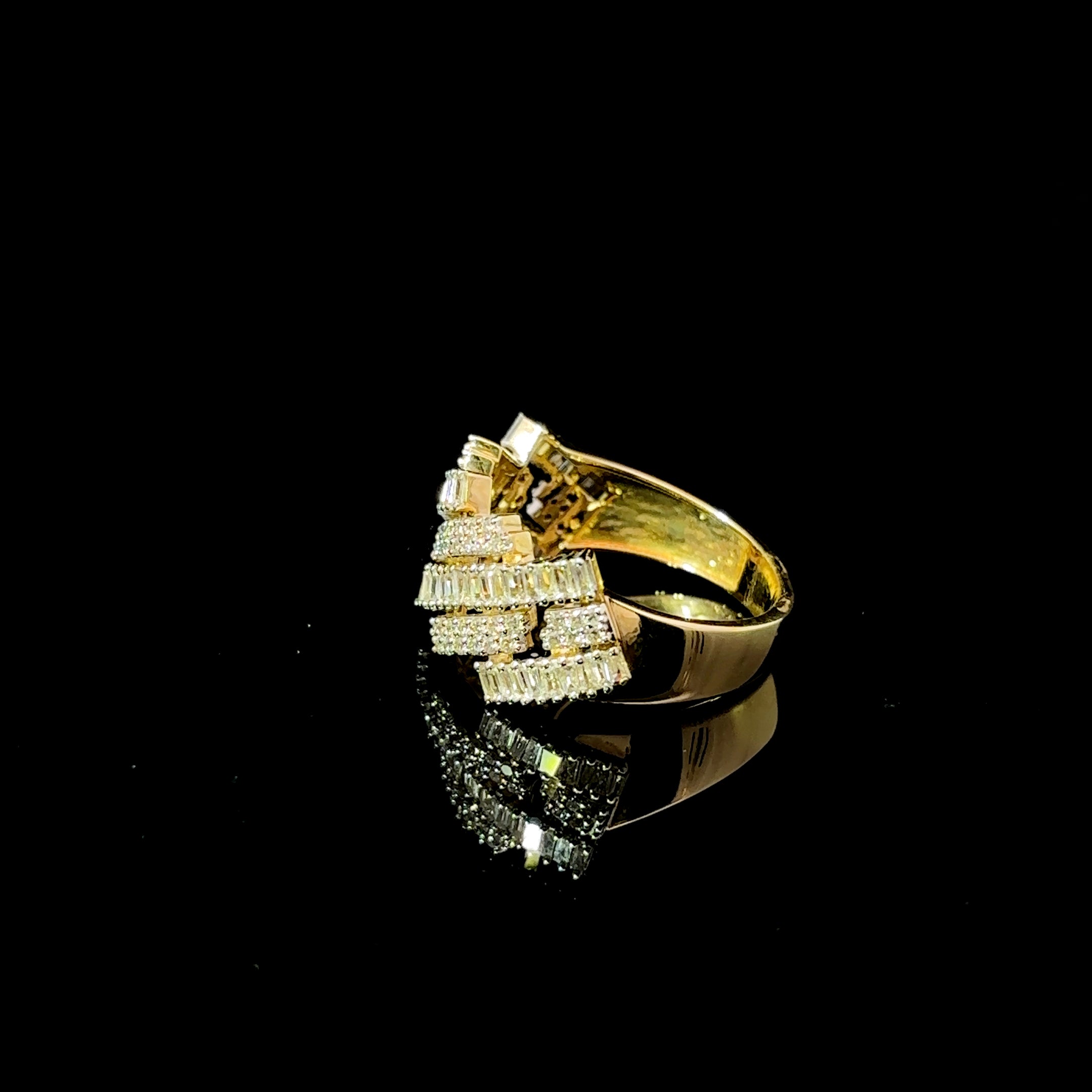 ANILLO DE ORO CON DIAMANTES