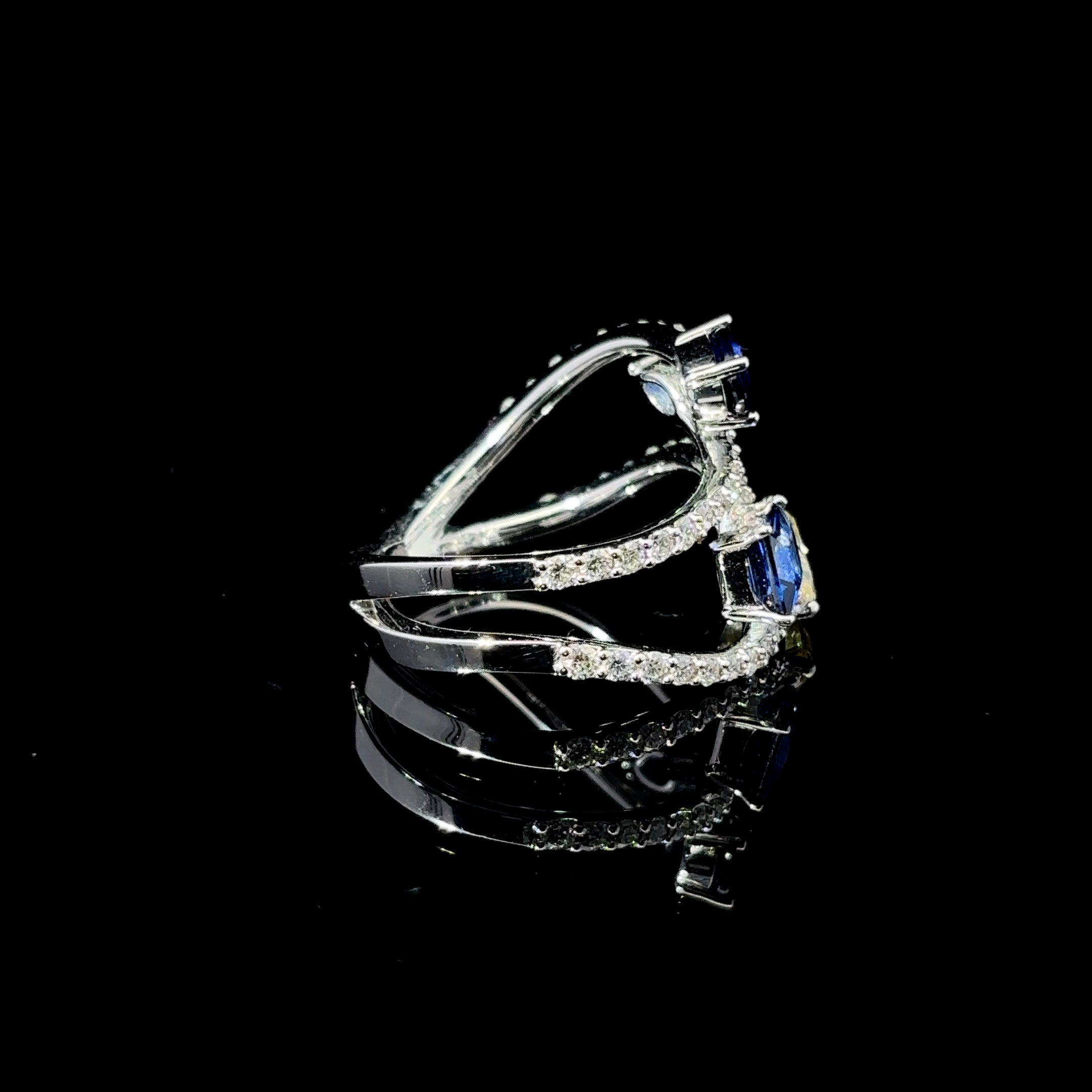 ANILLO DE ORO CON DIAMANTES Y ZAFIRO