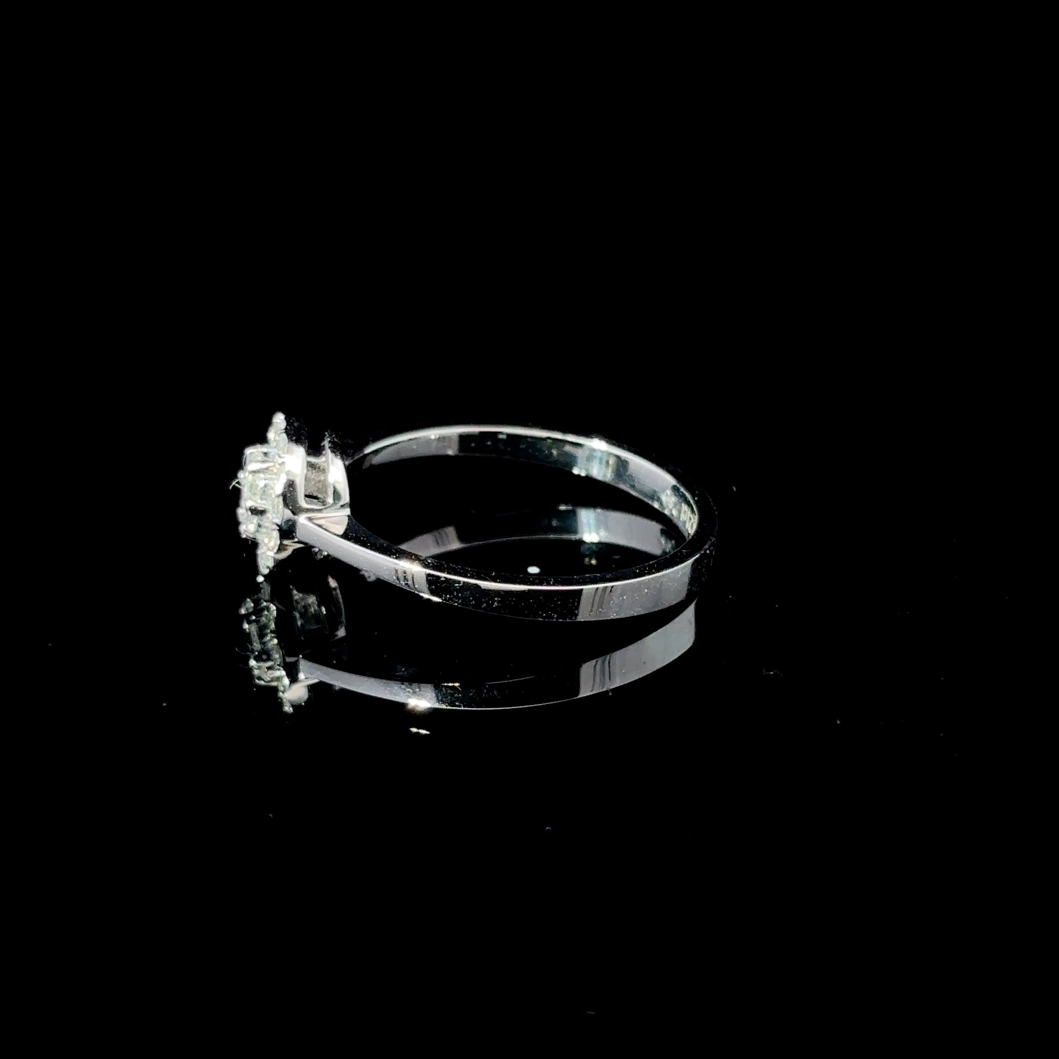 ANILLO DE ORO CON DIAMANTES