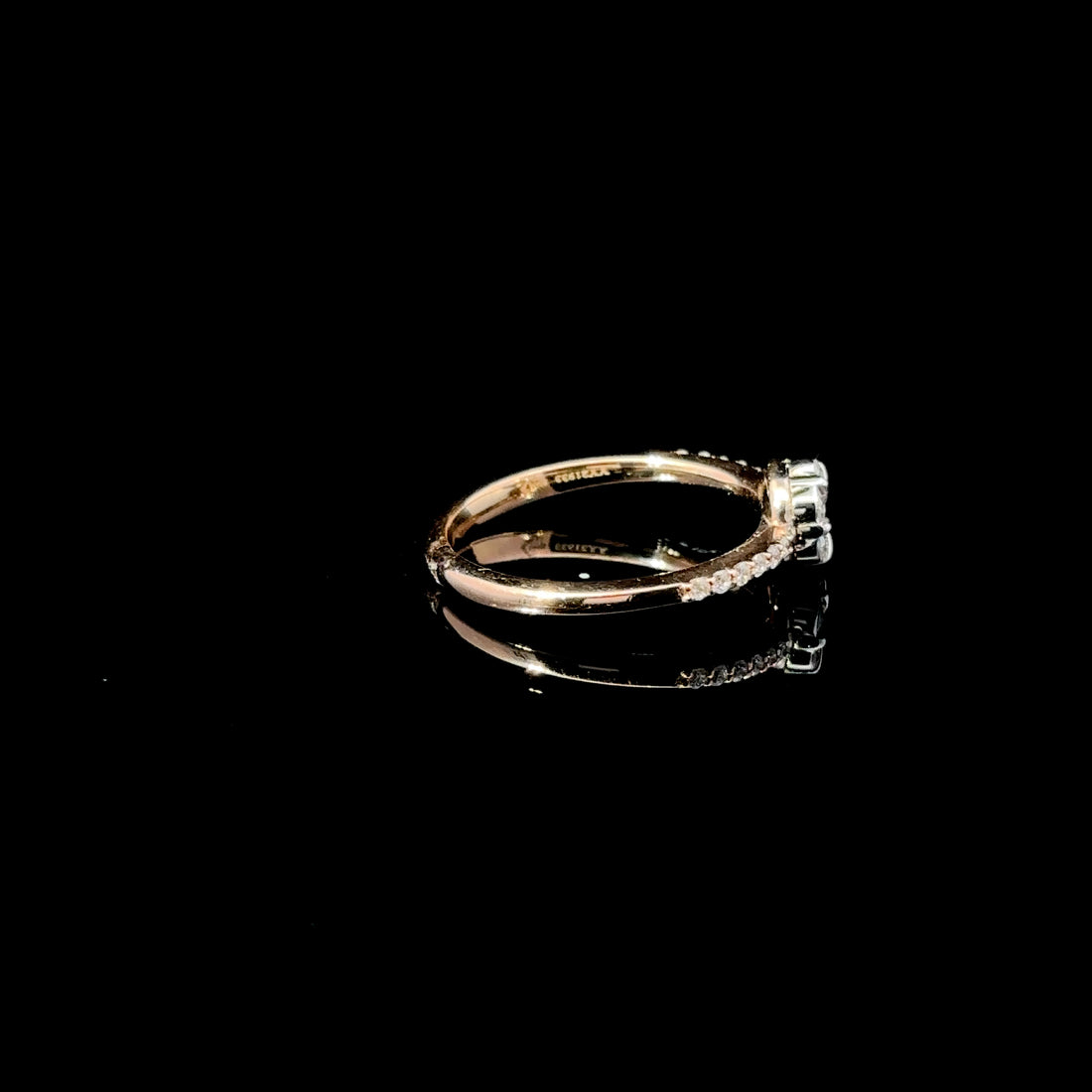ANILLO DE ORO CON DIAMANTES