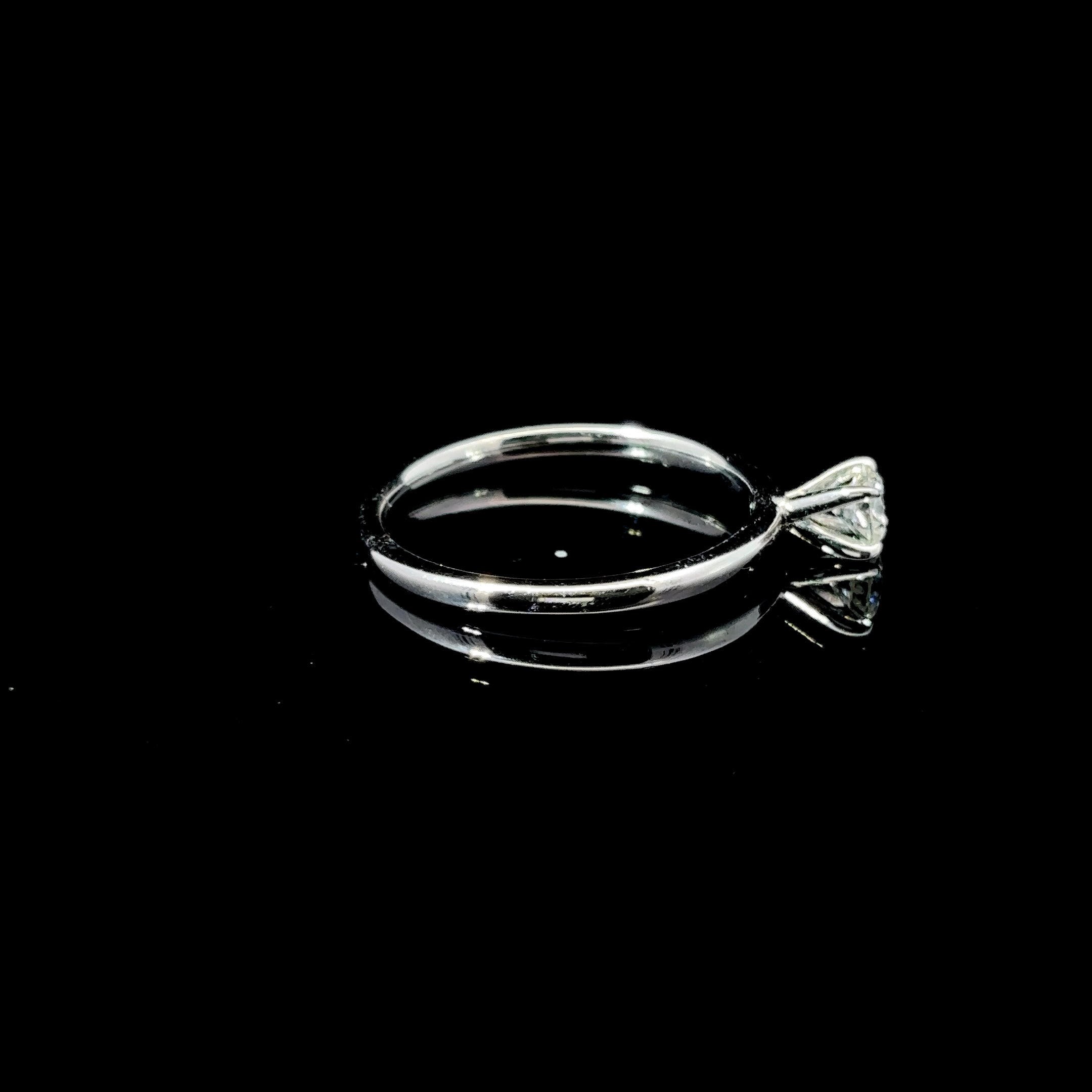 ANILLO DE ORO CON DIAMANTES