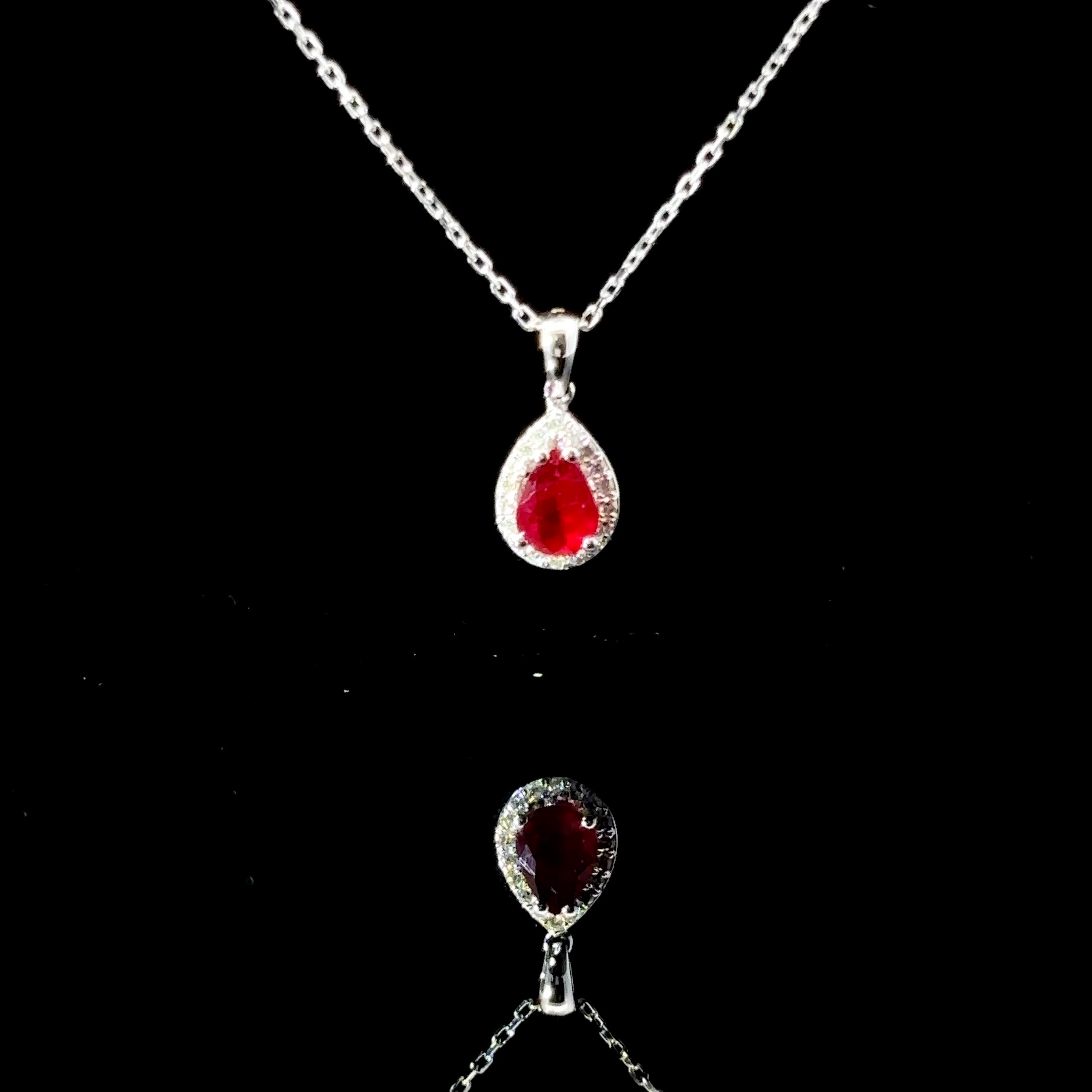 COLLAR DE ORO CON DIAMANTES Y RUBI