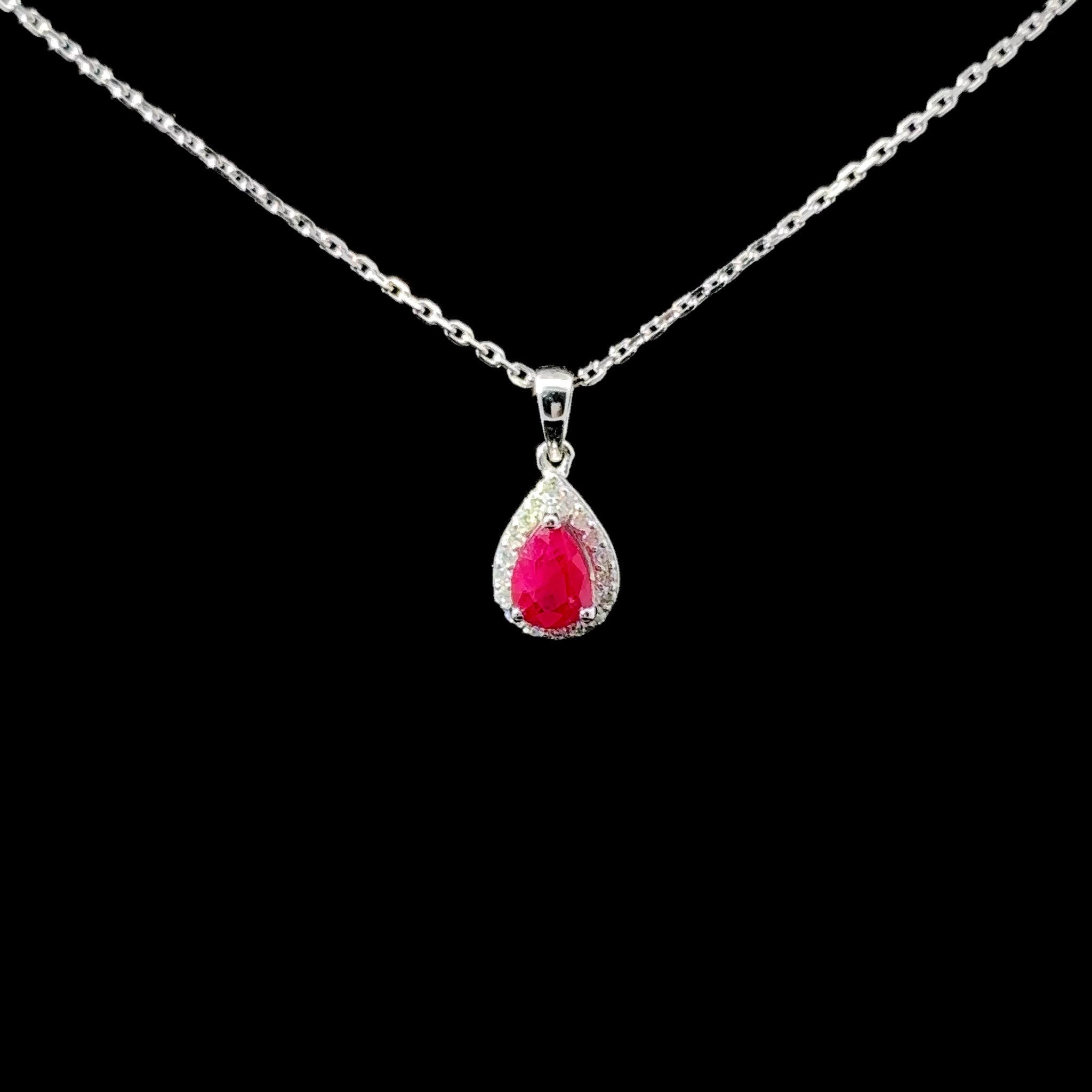 COLLAR DE ORO CON DIAMANTES Y RUBI