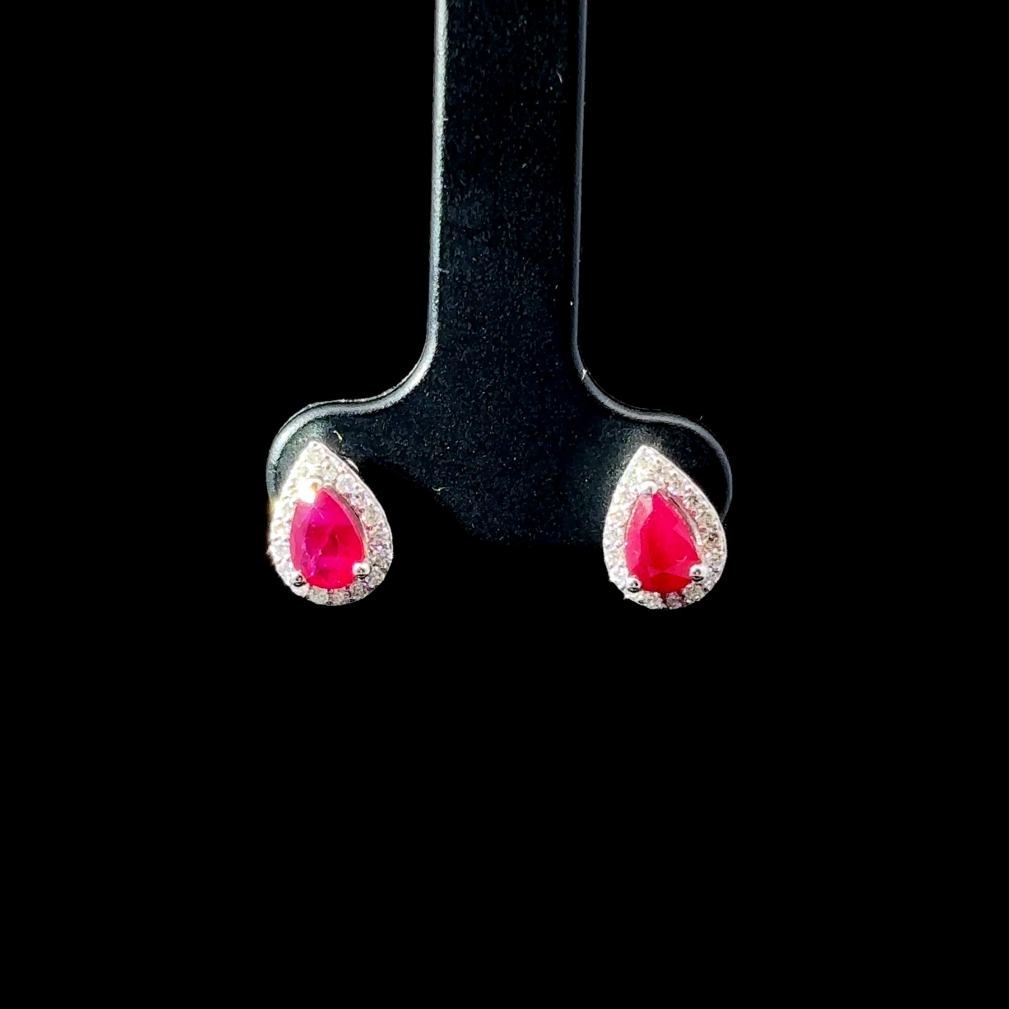 ARETES DE ORO CON DIAMANTES Y RUBI