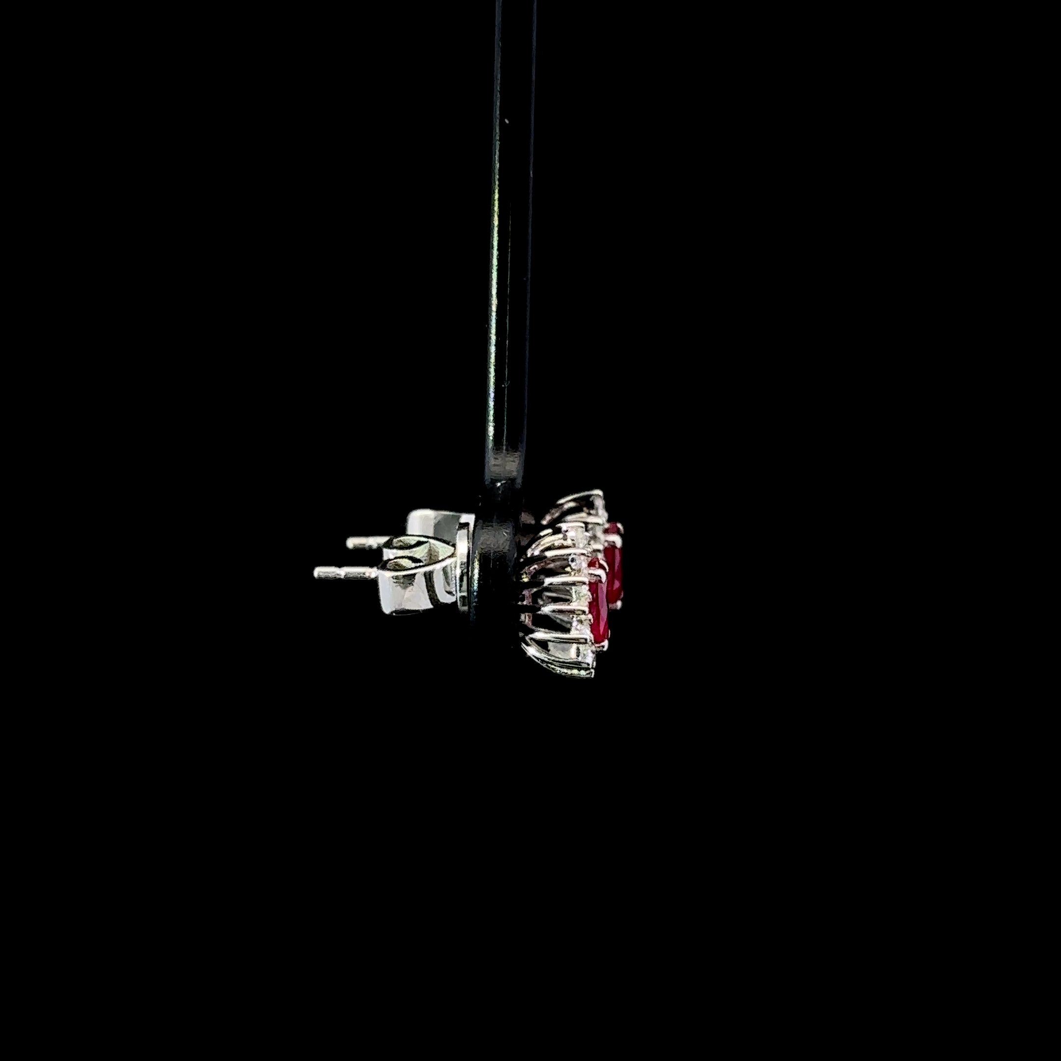 ARETES DE ORO CON DIAMANTES Y RUBI