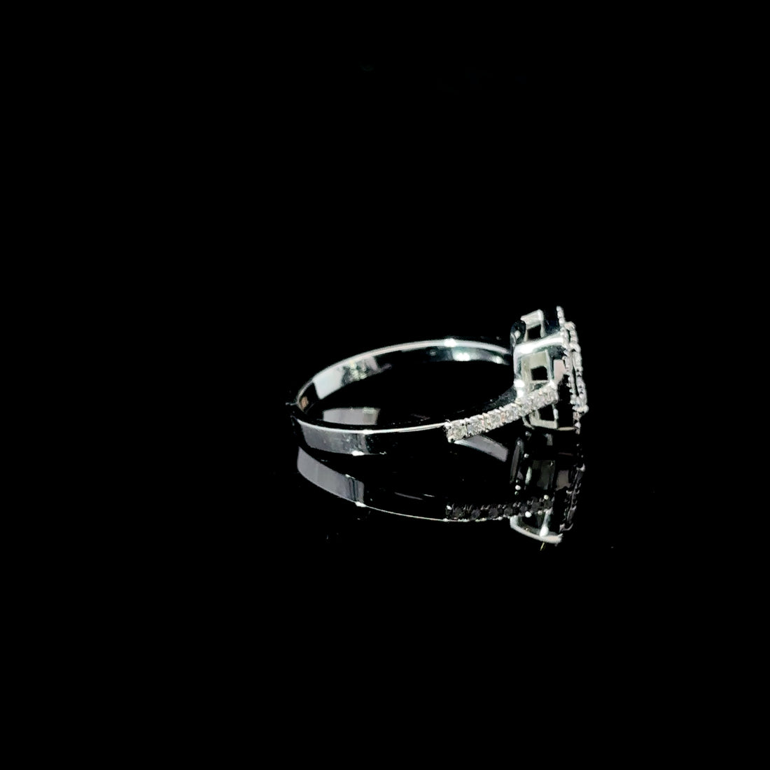 ANILLO DE ORO CON DIAMANTES