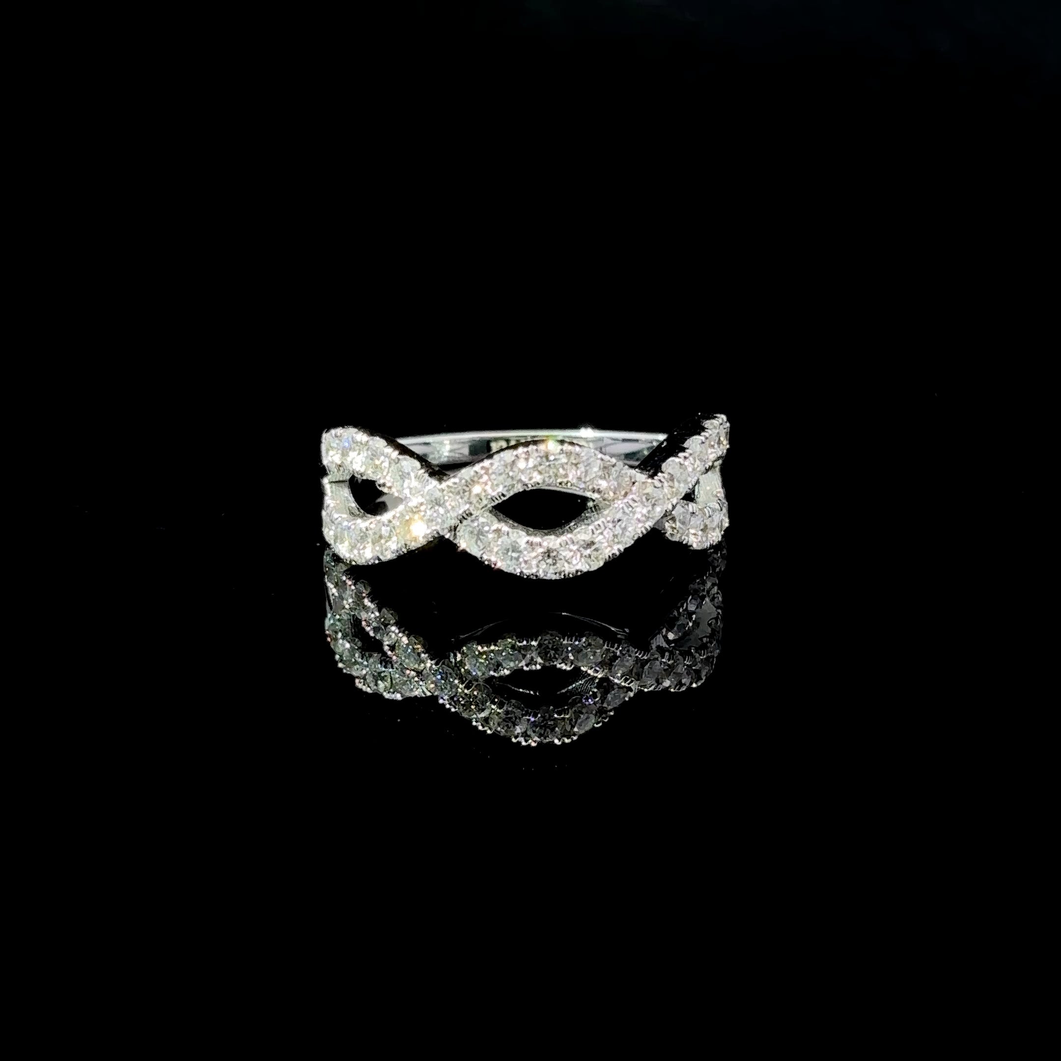 ANILLO DE ORO CON DIAMANTES