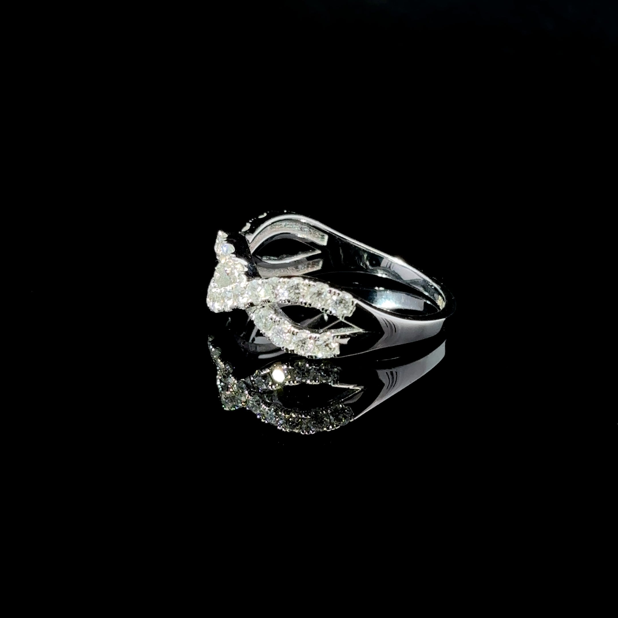 ANILLO DE ORO CON DIAMANTES