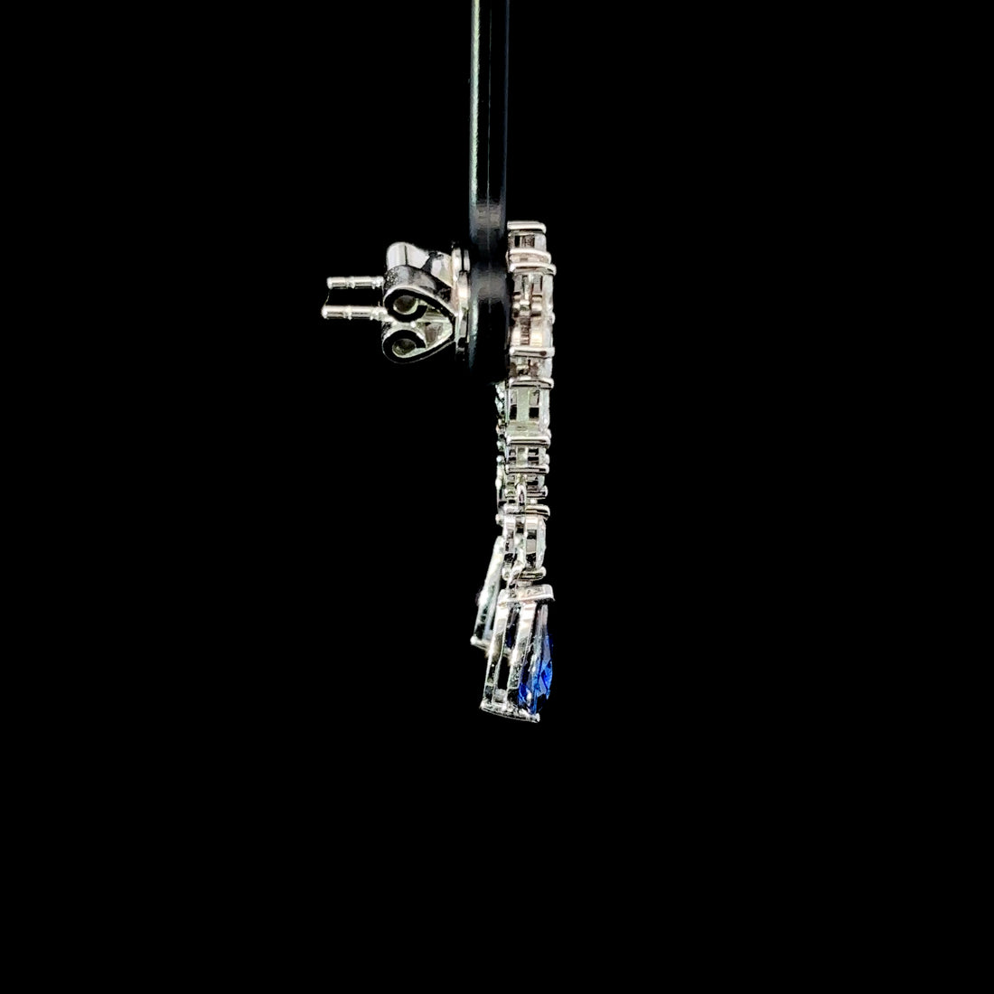 ARETES DE ORO CON DIAMANTES Y ZAFIRO