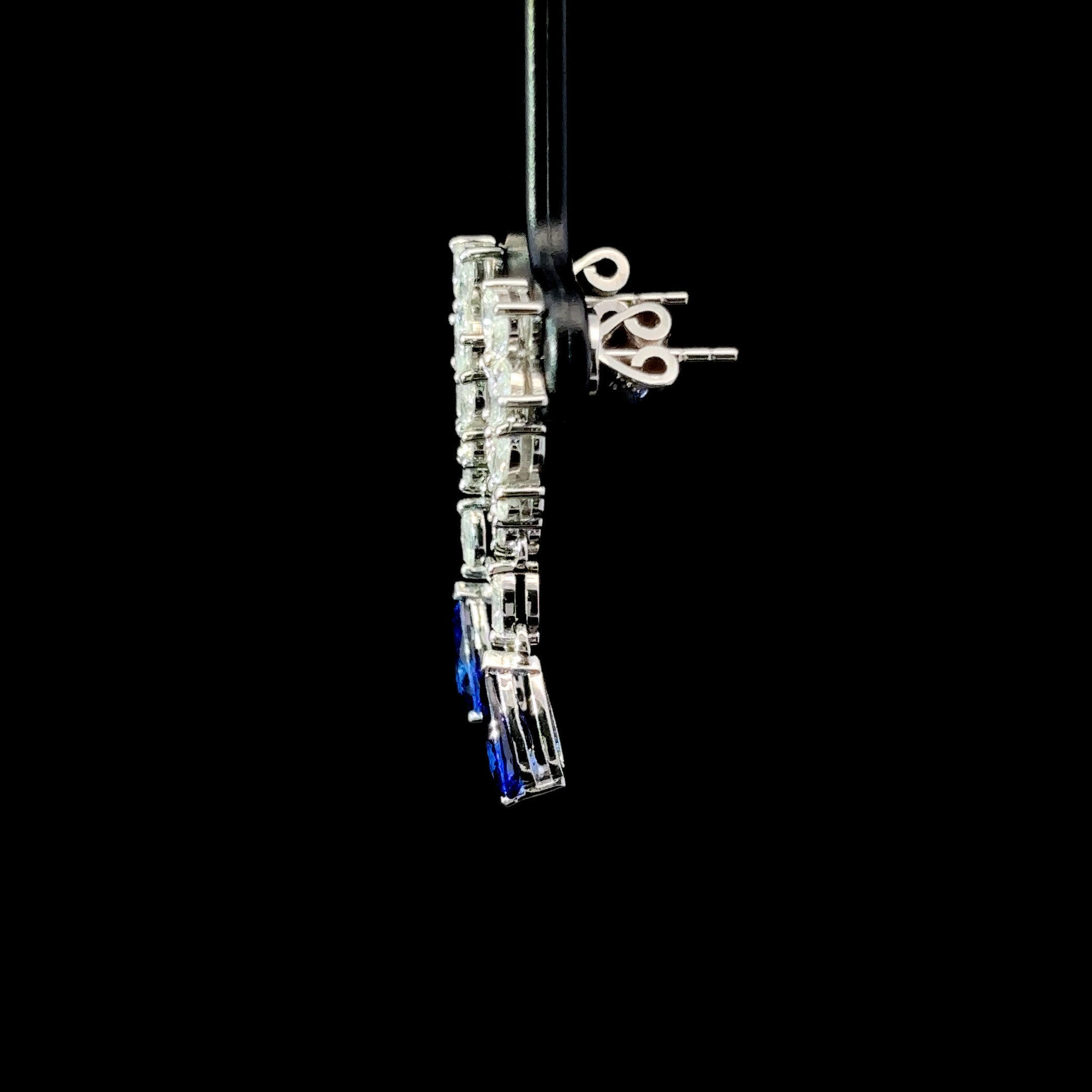 ARETES DE ORO CON DIAMANTES Y ZAFIRO