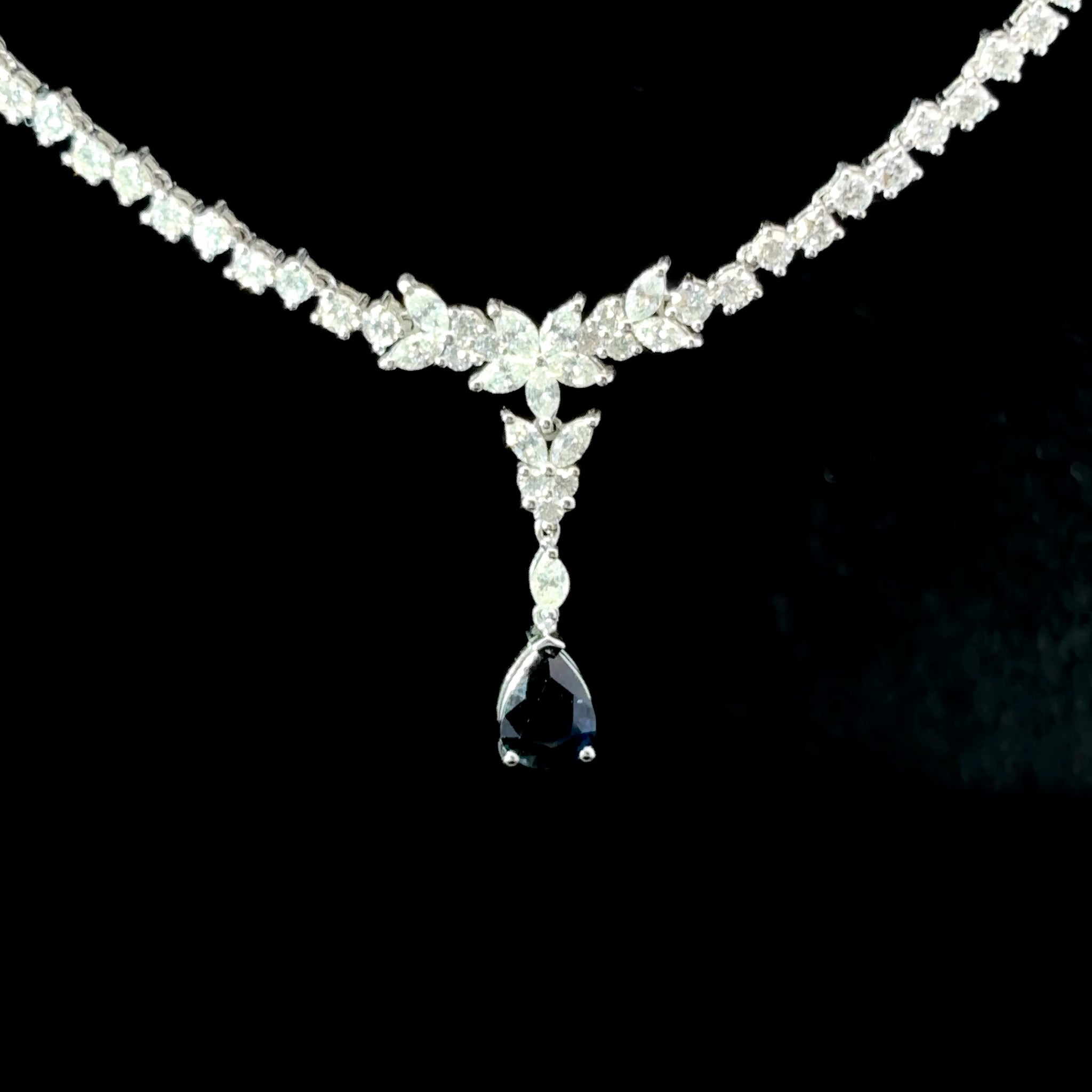 COLLAR DE ORO CON DIAMANTES Y ZAFIRO