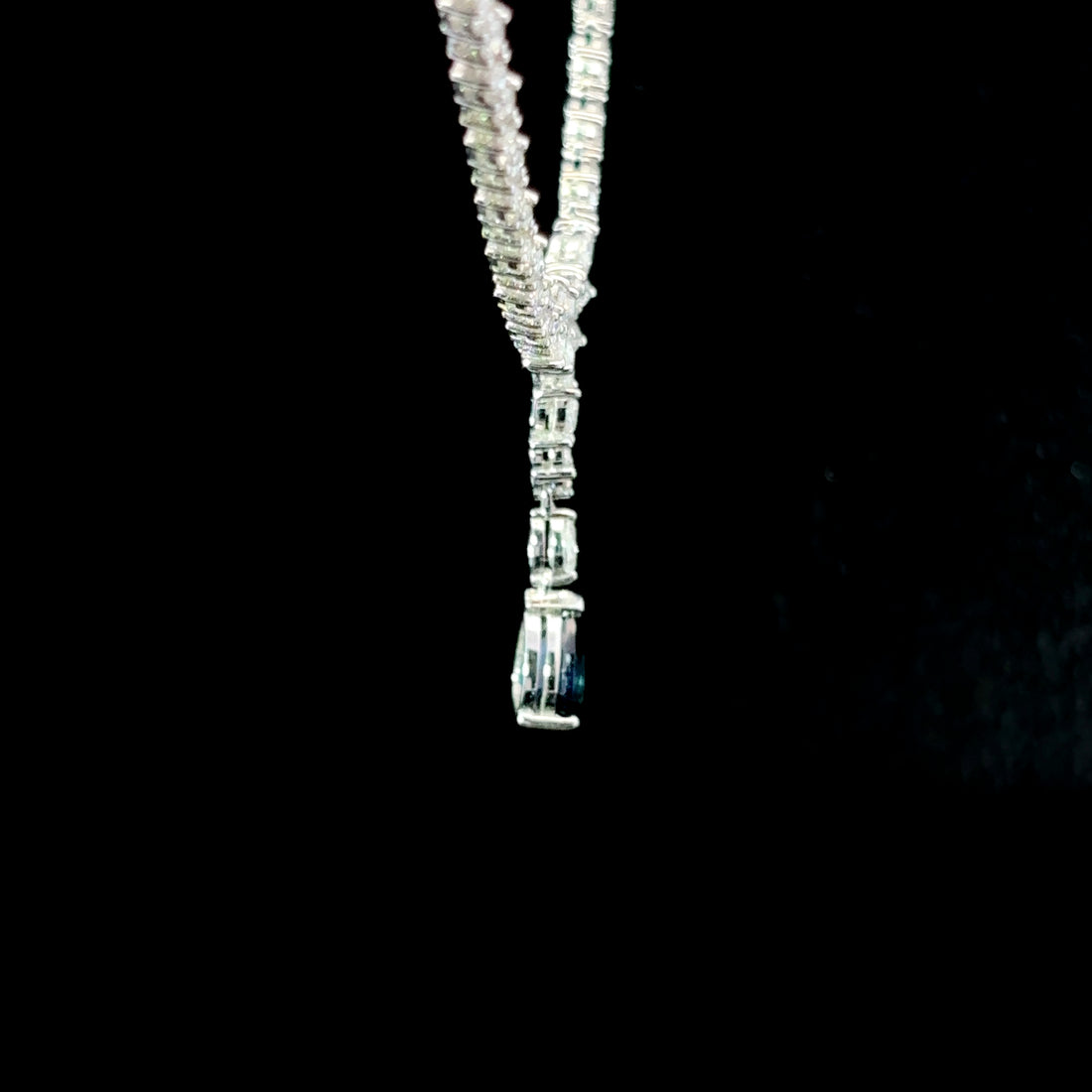 COLLAR DE ORO CON DIAMANTES Y ZAFIRO