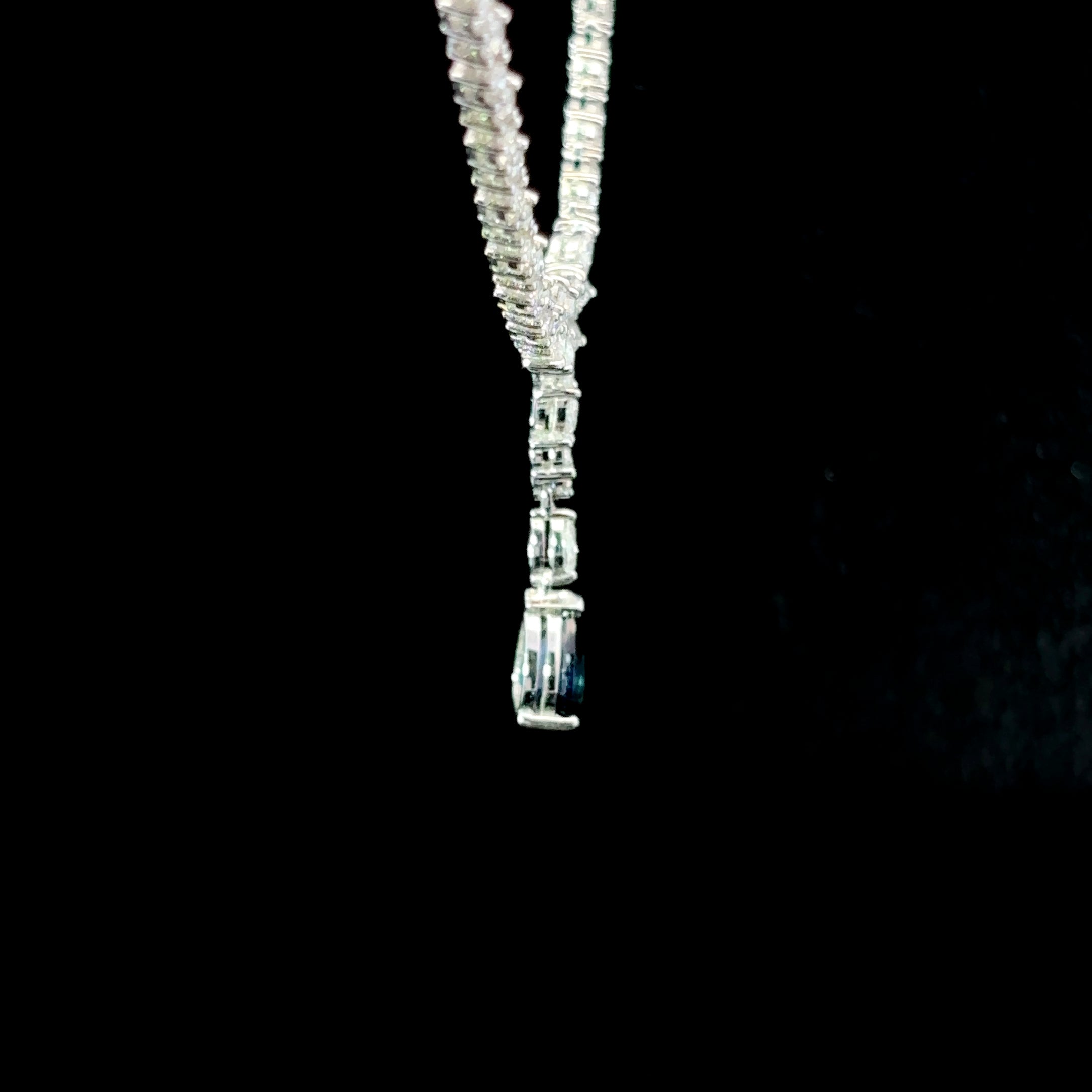 COLLAR DE ORO CON DIAMANTES Y ZAFIRO