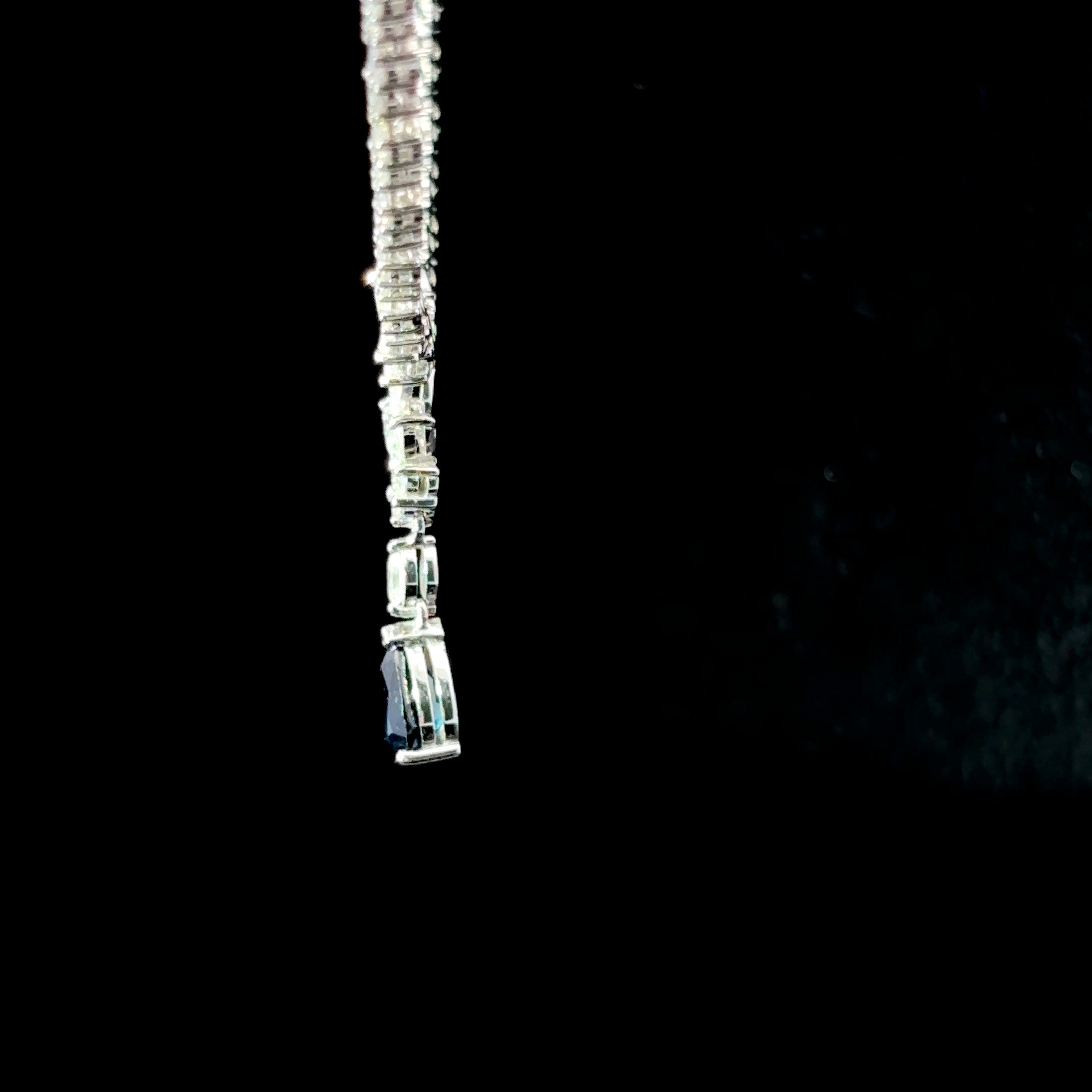 COLLAR DE ORO CON DIAMANTES Y ZAFIRO