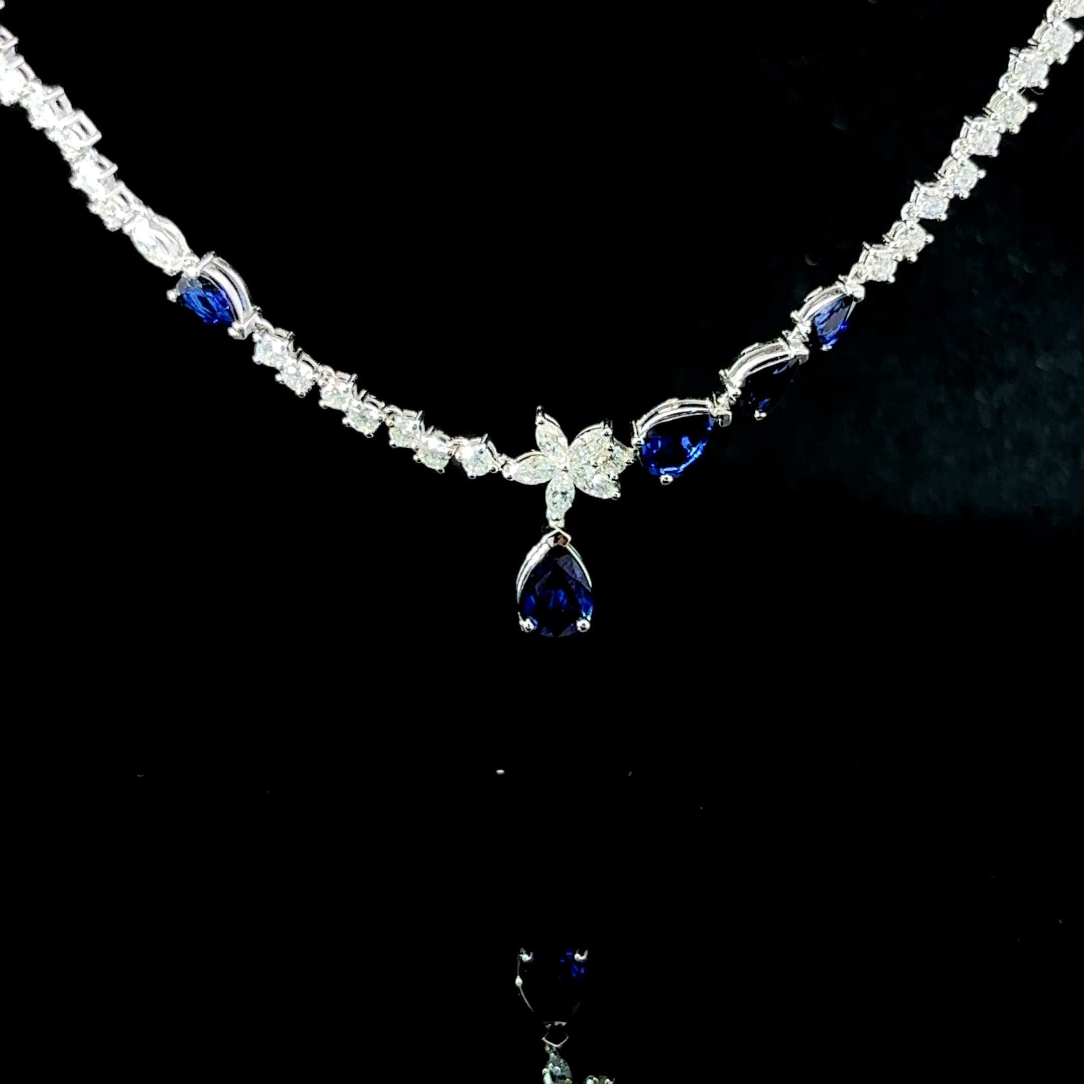 COLLAR DE ORO CON DIAMANTES Y ZAFIRO