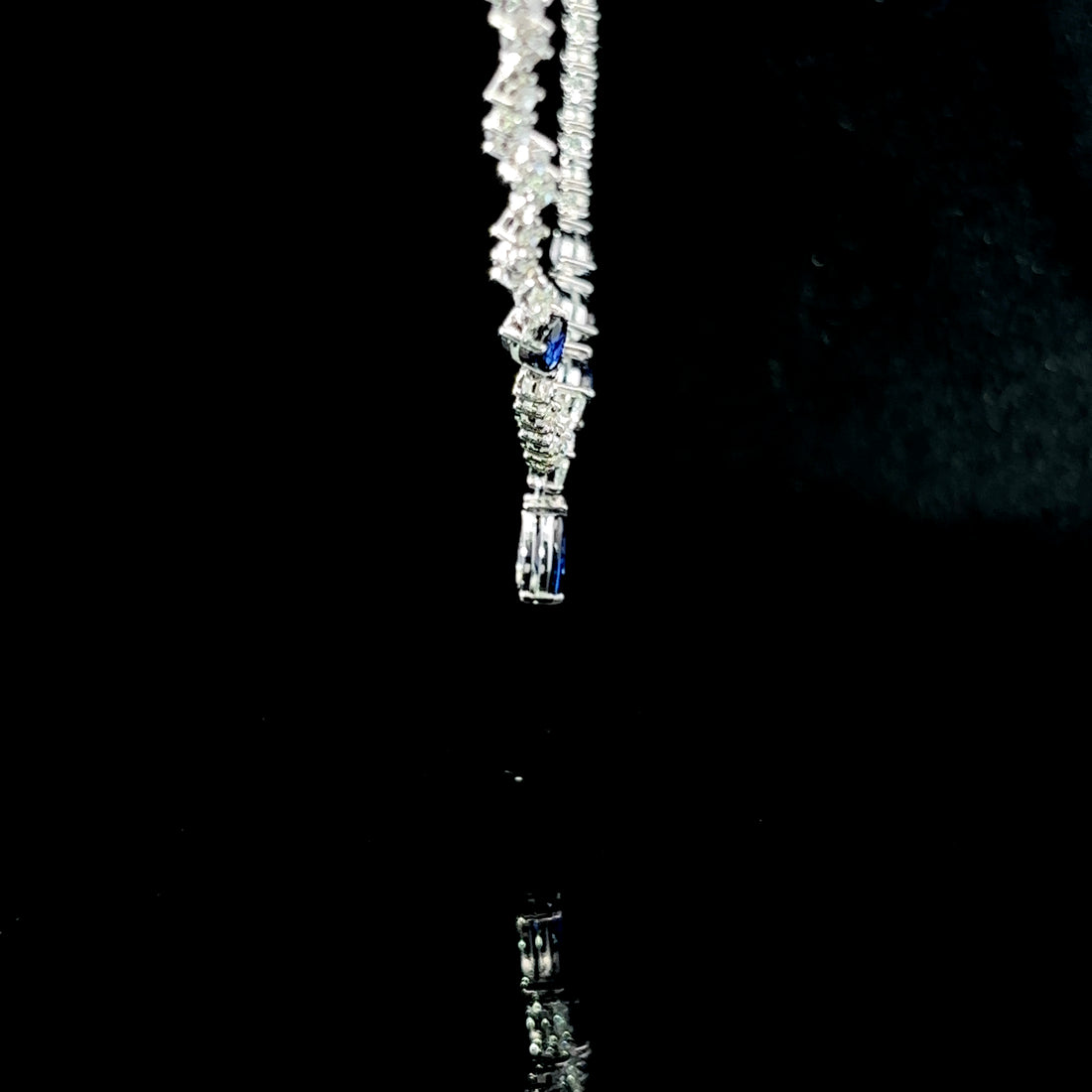 COLLAR DE ORO CON DIAMANTES Y ZAFIRO