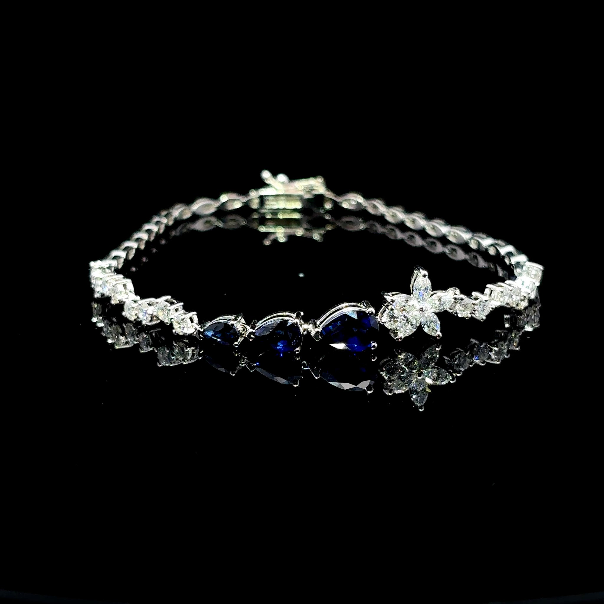 PULSERA DE ORO CON DIAMANTES Y ZAFIRO