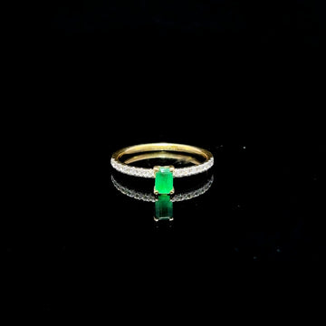 ANILLO DE ORO CON DIAMANTES Y ESMERALDA