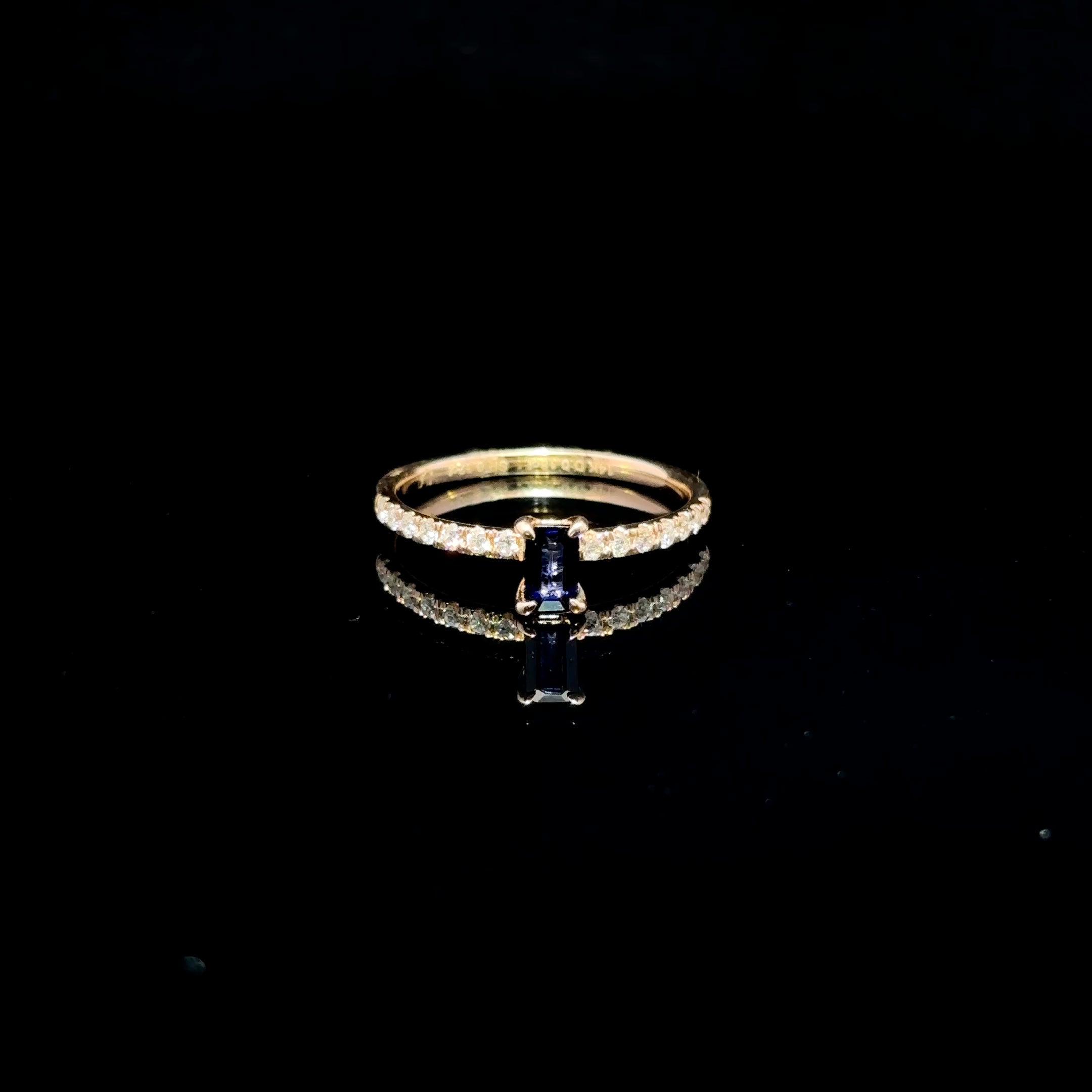 ANILLO DE ORO CON ZAFIRO Y DIAMANTES