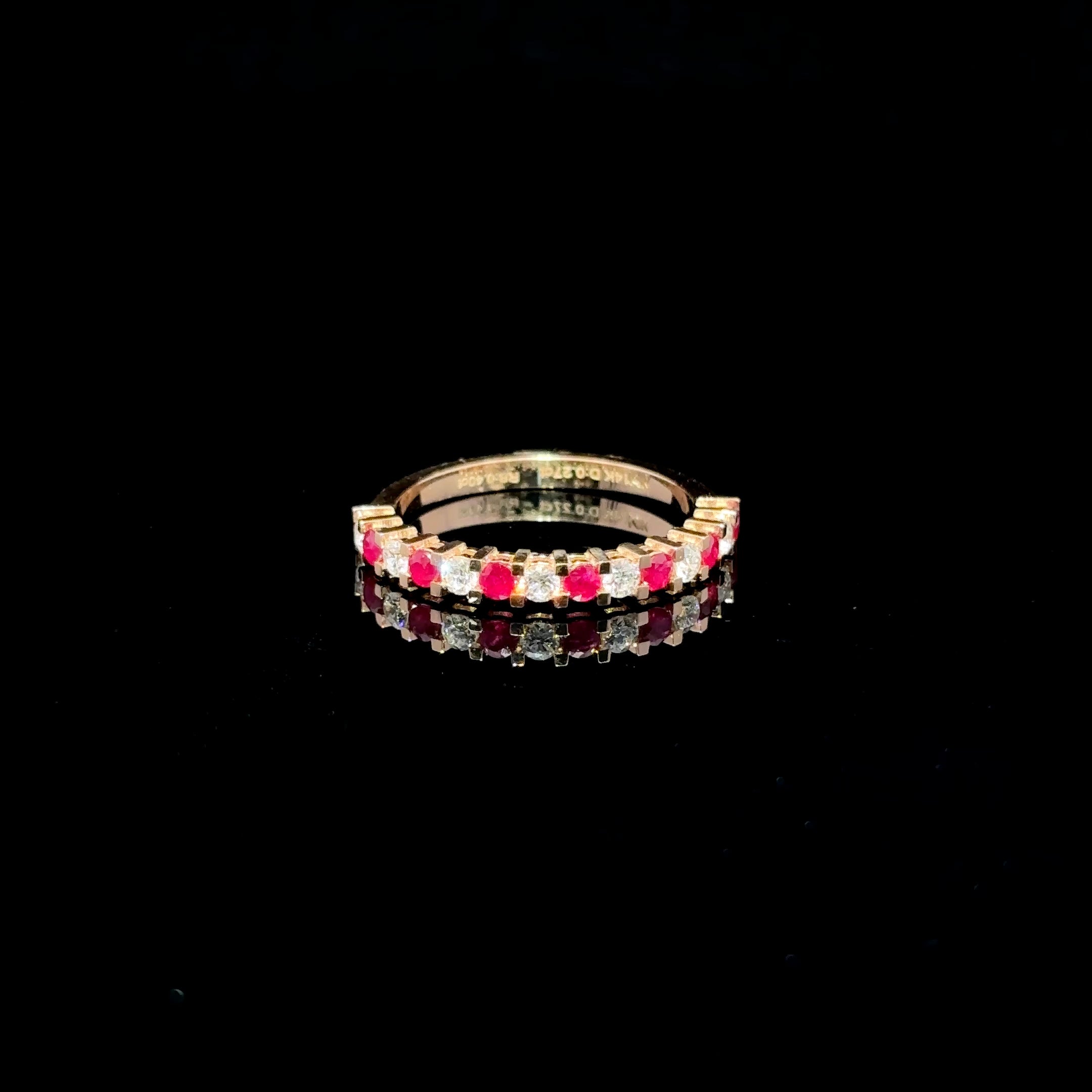 ANILLO DE ORO CON DIAMANTES Y RUBI