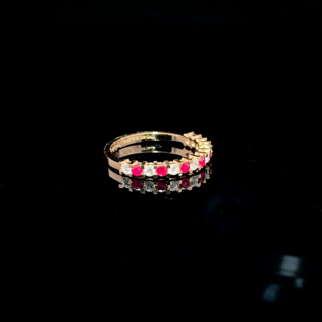 ANILLO DE ORO CON DIAMANTES Y RUBI