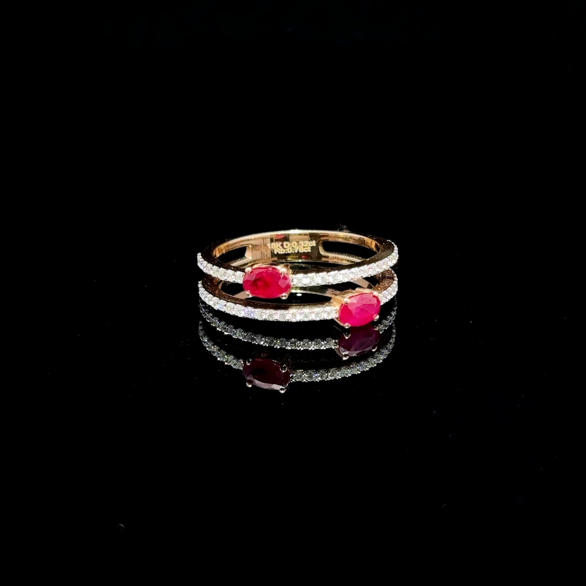 ANILLO DE ORO CON DIAMANTES Y RUBI