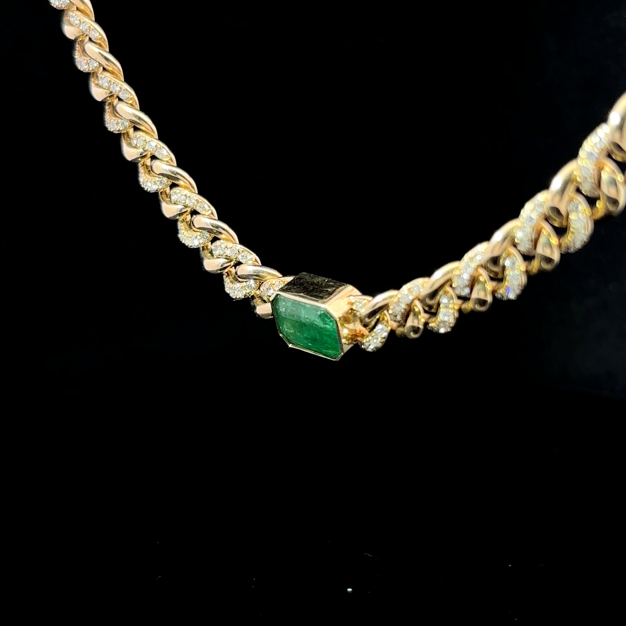 COLLAR DE ORO CON ESMERALDA Y DIAMANTES