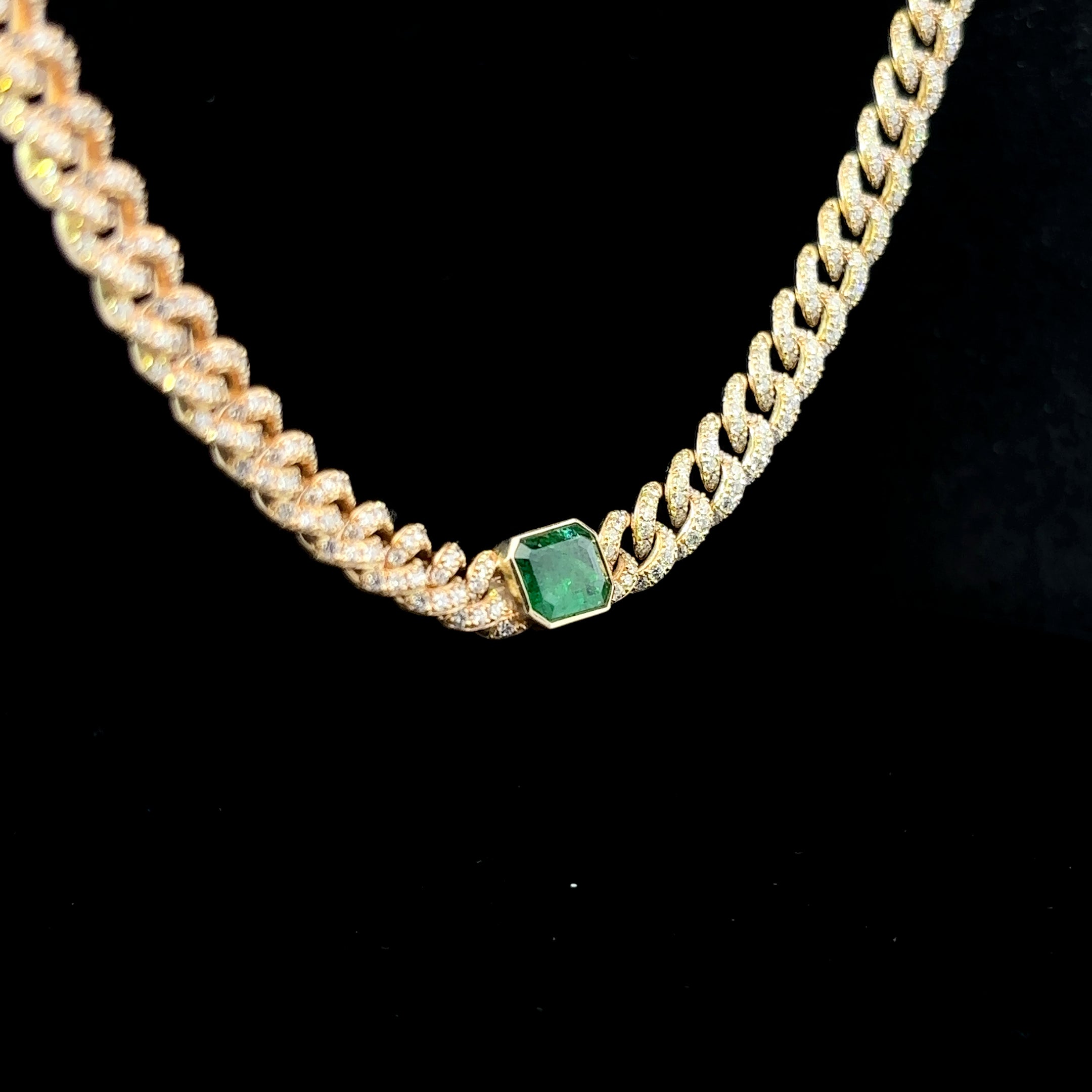 COLLAR DE ORO CON ESMERALDA Y DIAMANTES