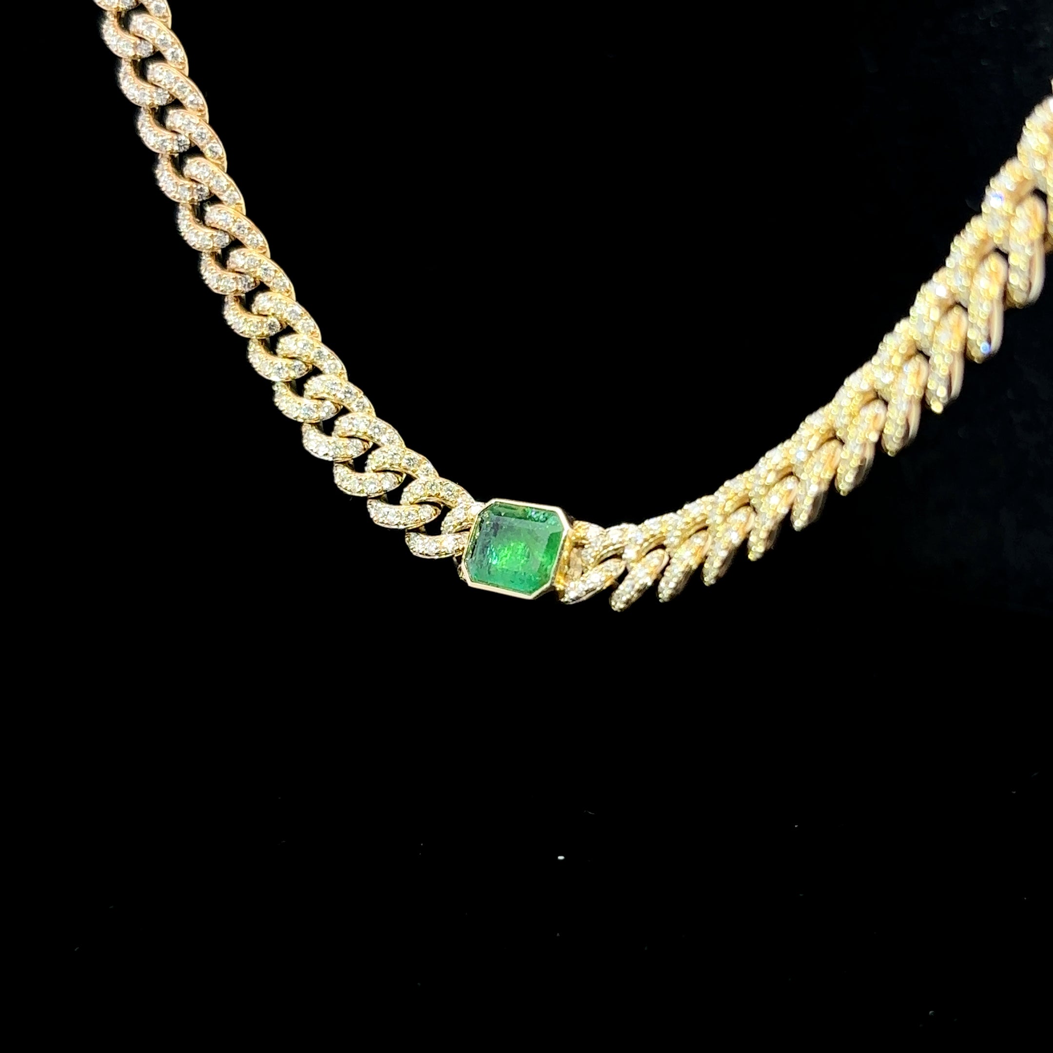 COLLAR DE ORO CON ESMERALDA Y DIAMANTES