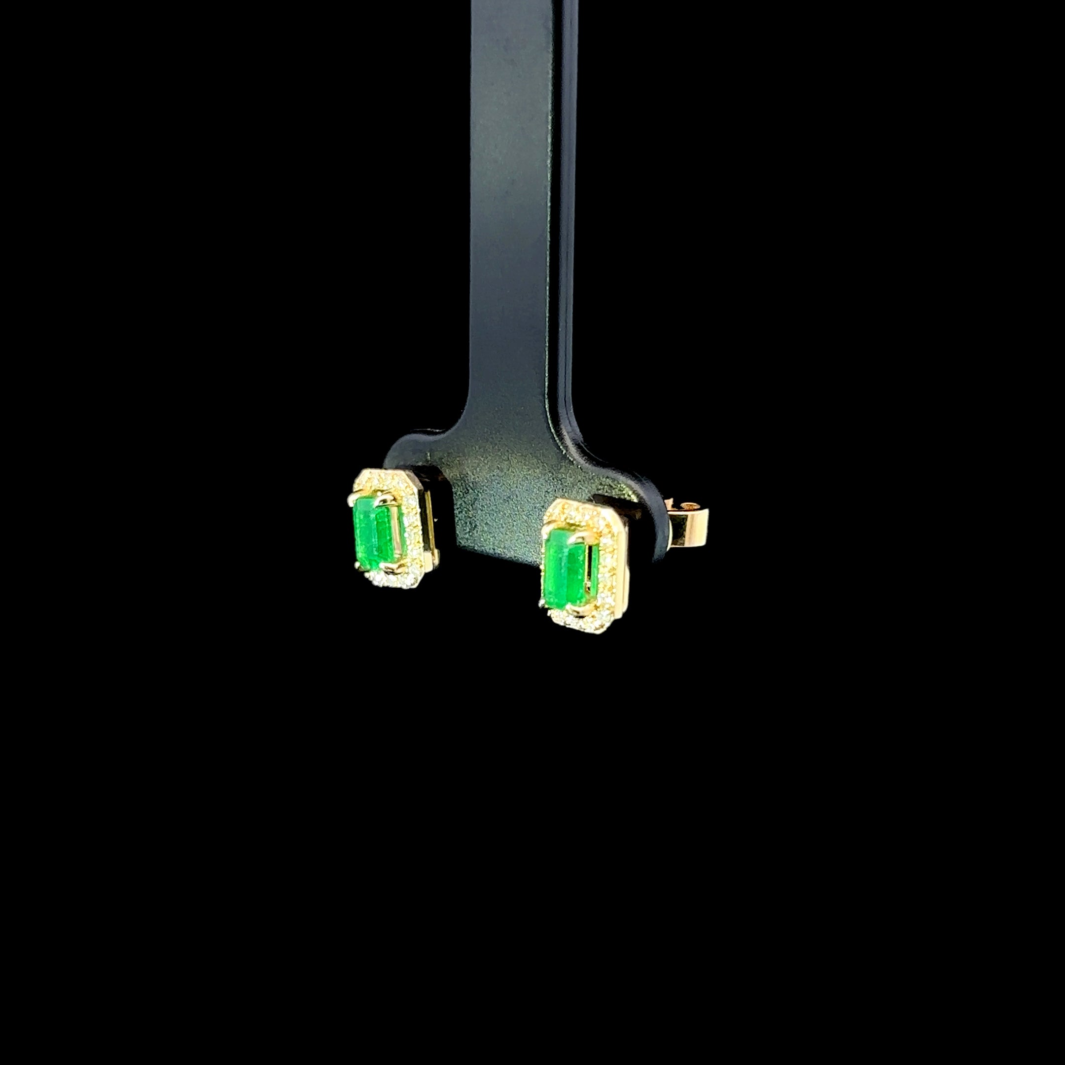 ARETES DE ORO CON ESMERALDA Y DIAMANTES