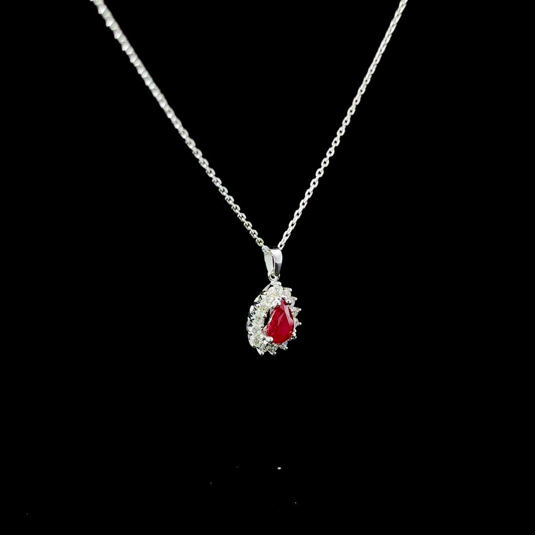 COLLAR DE ORO CON RUBI Y DIAMANTES