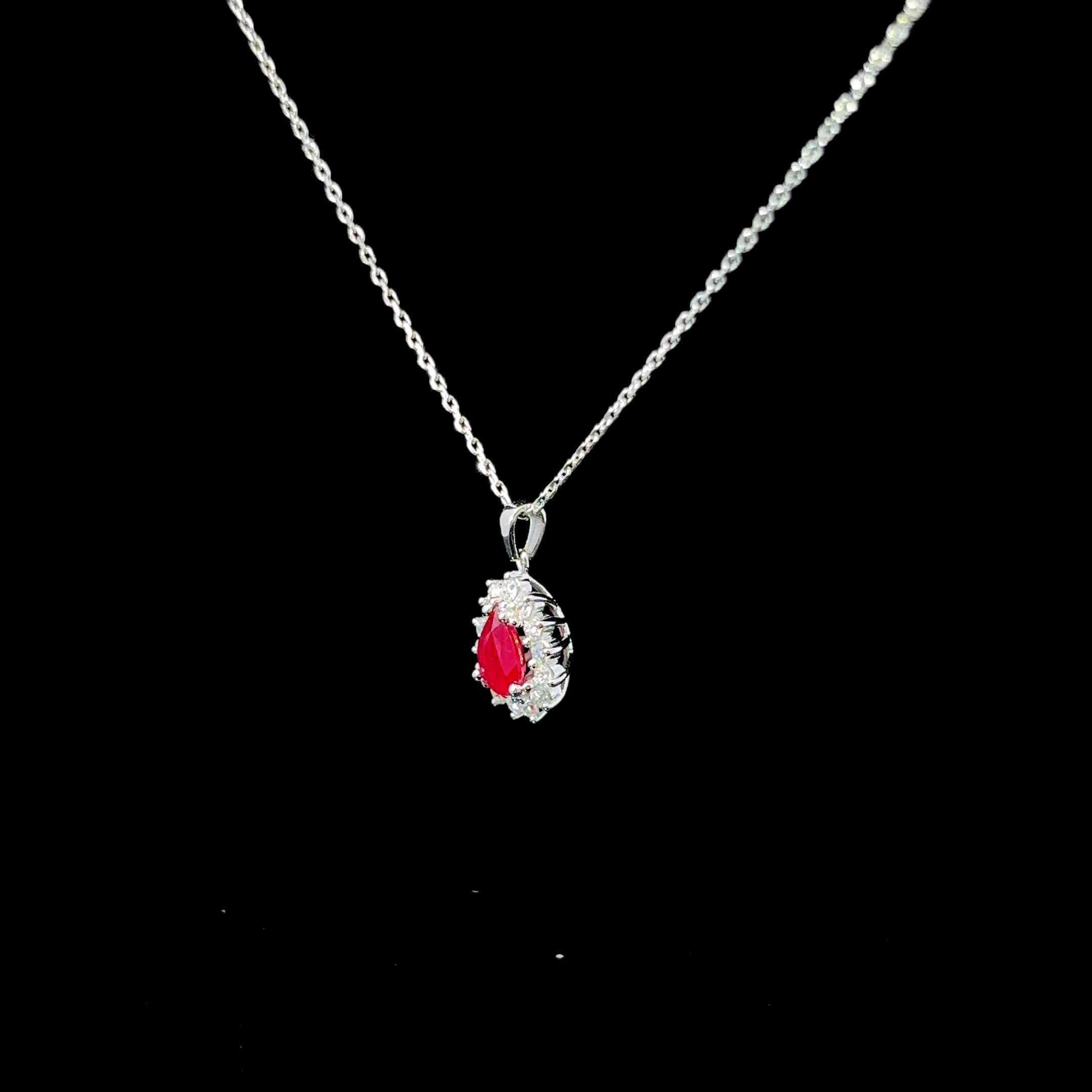 COLLAR DE ORO CON RUBI Y DIAMANTES