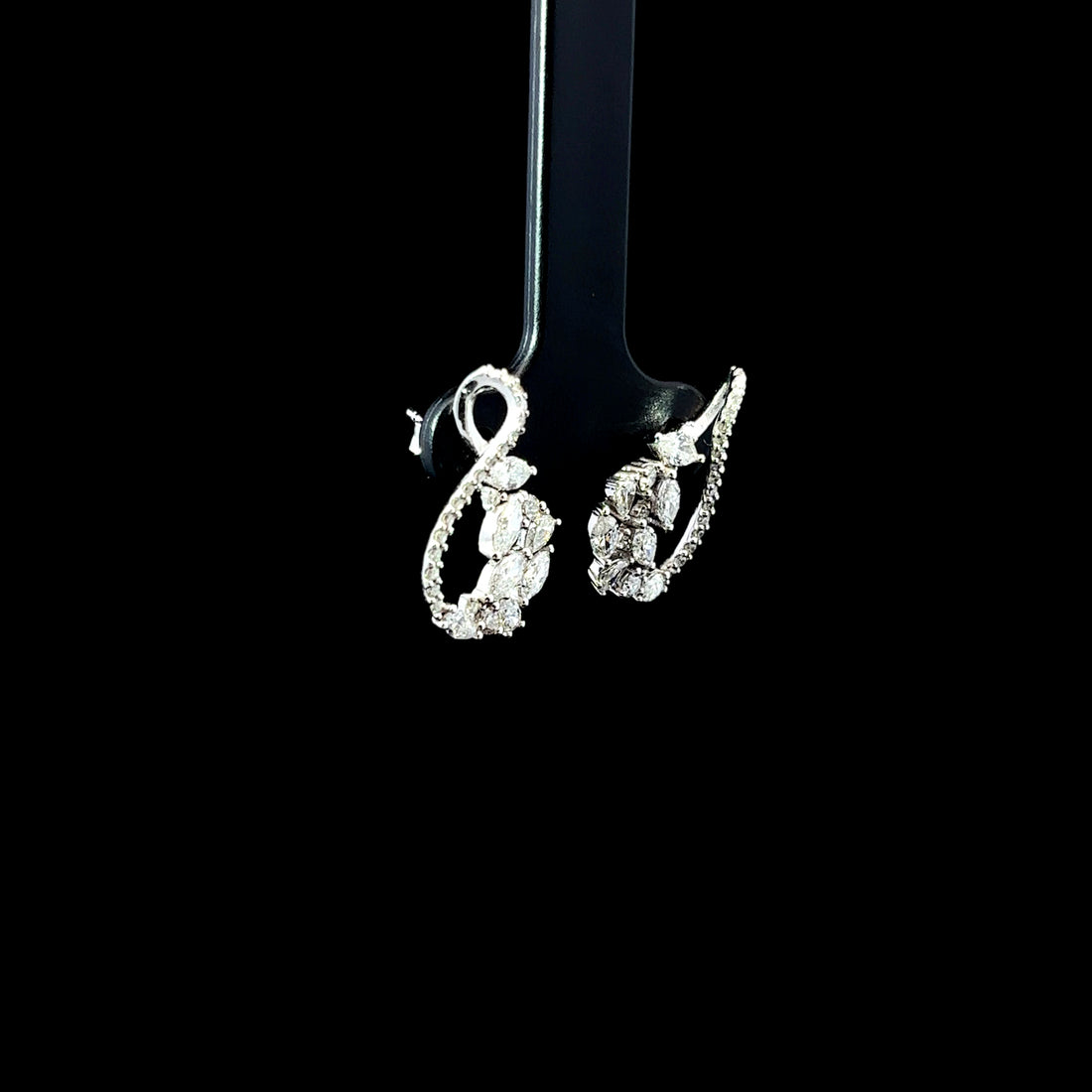 ARETES DE ORO CON DIAMANTES