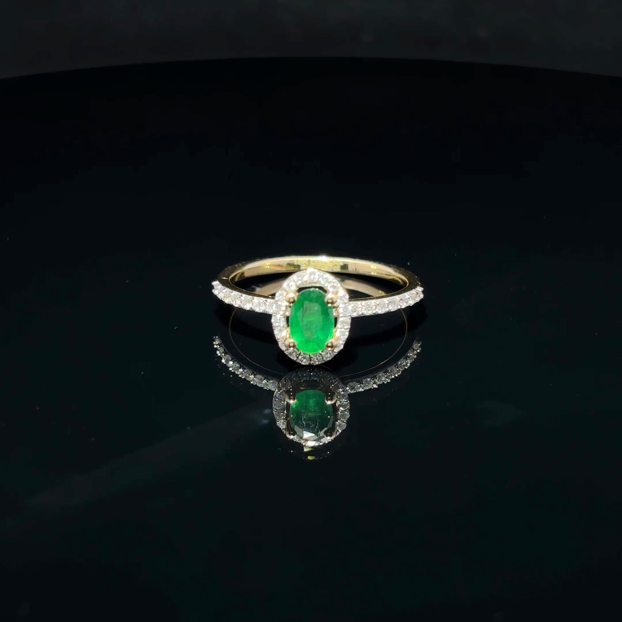 ANILLO DE ORO CON ESMERALDA Y DIAMANTES