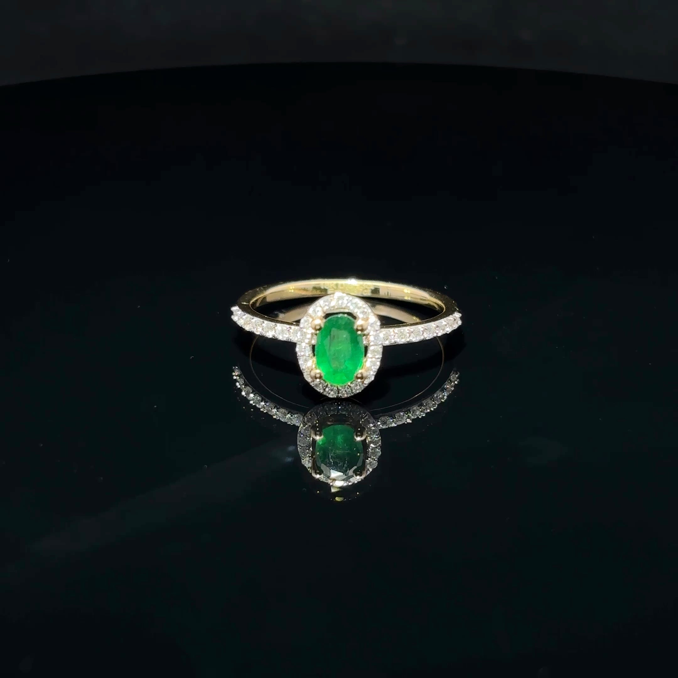 ANILLO DE ORO CON ESMERALDA Y DIAMANTES