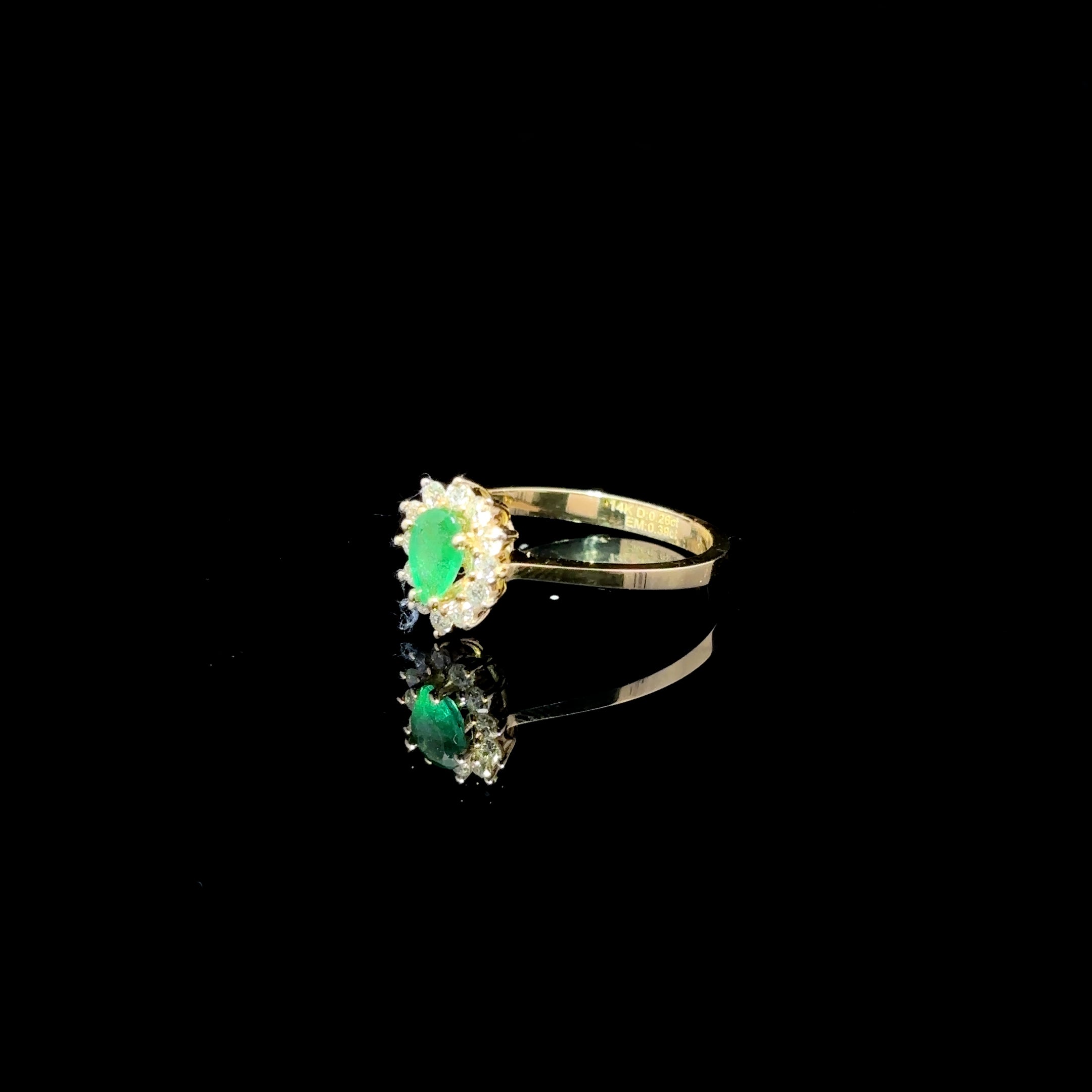 ANILLO DE ORO CON DIAMANTES Y ESMERALDA
