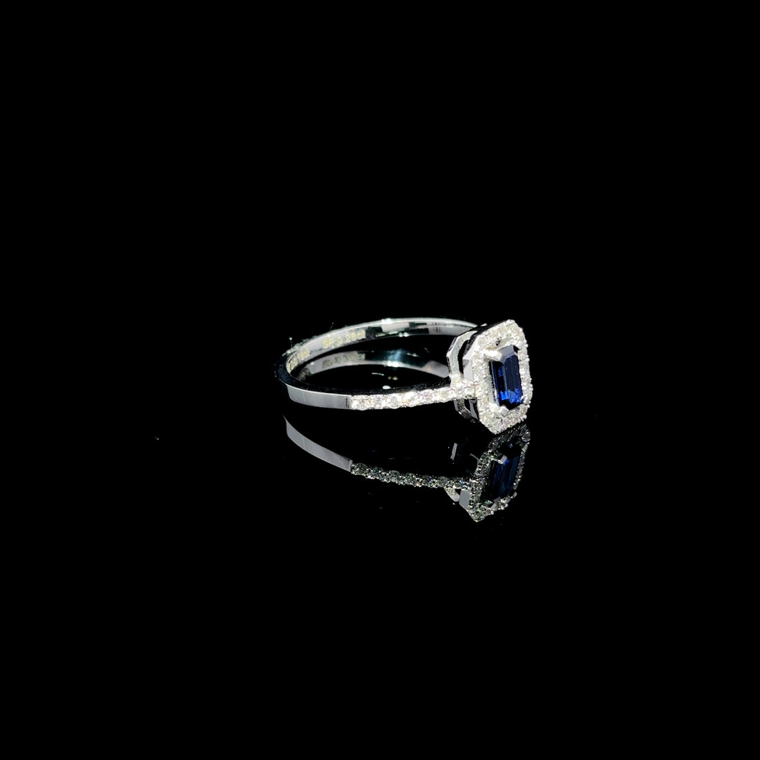 ANILLO DE ORO CON DIAMANTES Y ZAFIRO