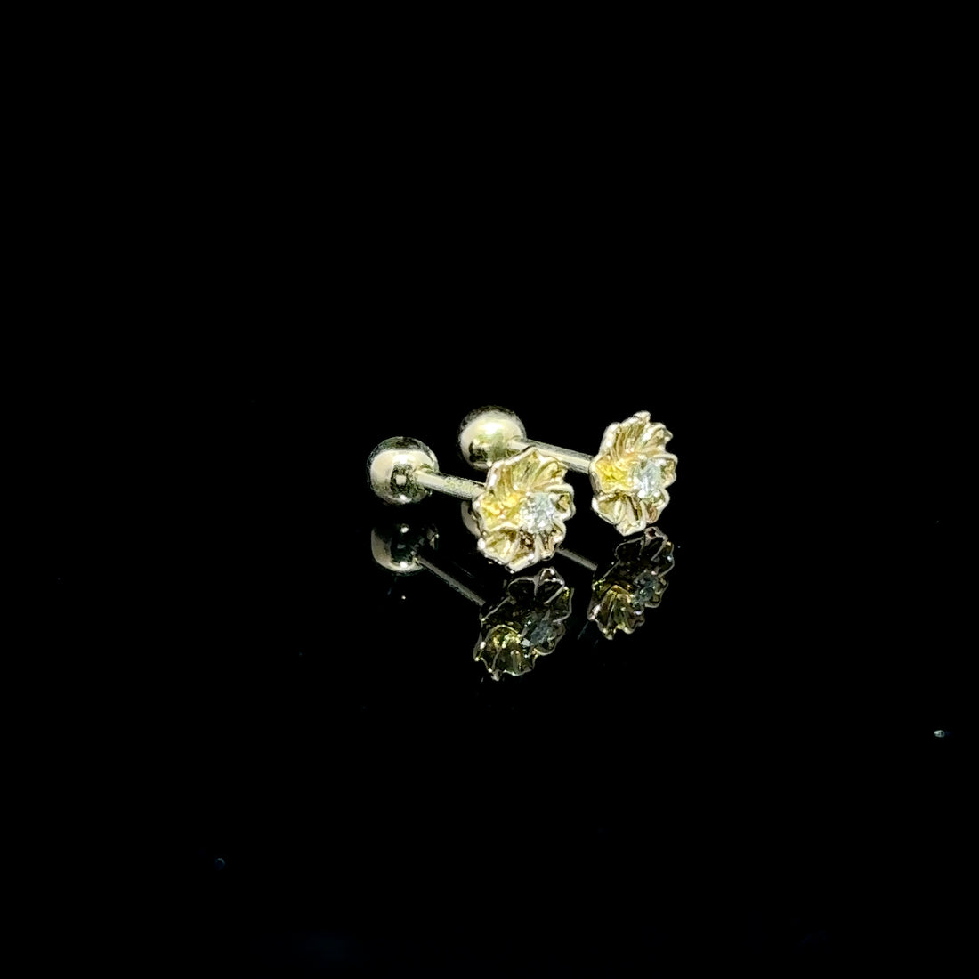 BROQUELES DE ORO CON DIAMANTE