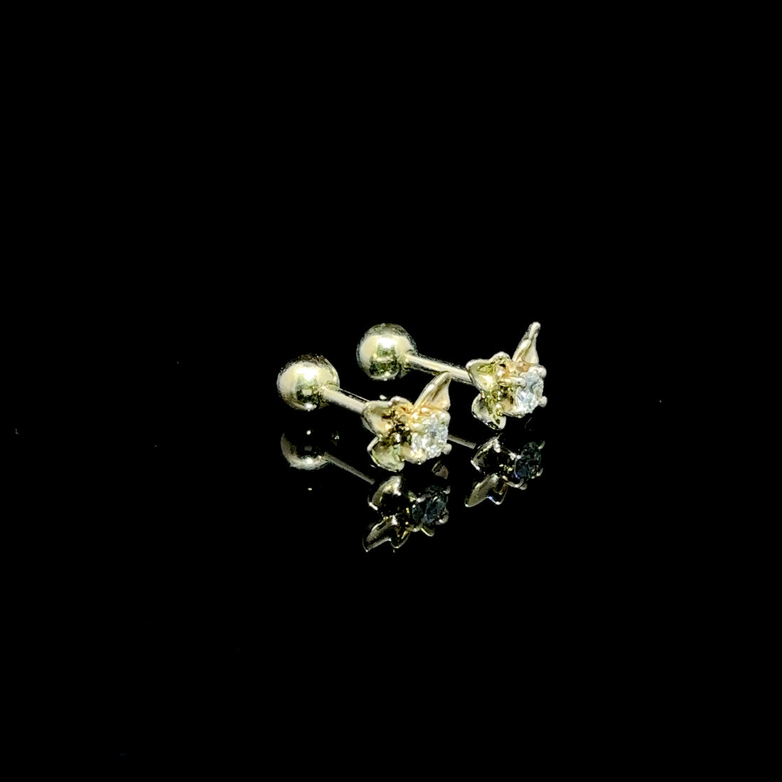 BROQUELES DE ORO CON DIAMANTE