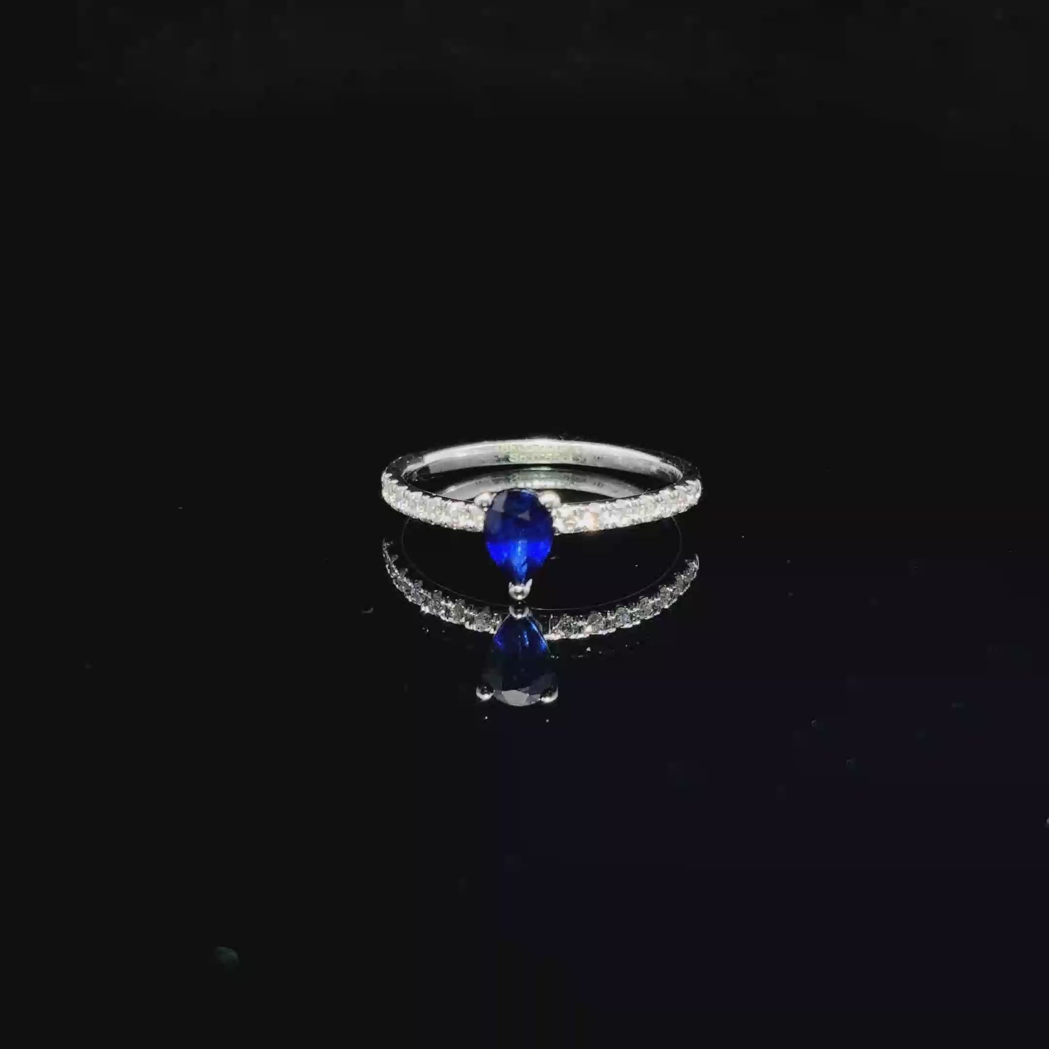 ANILLO DE ORO CON DIAMANTES Y ZAFIRO