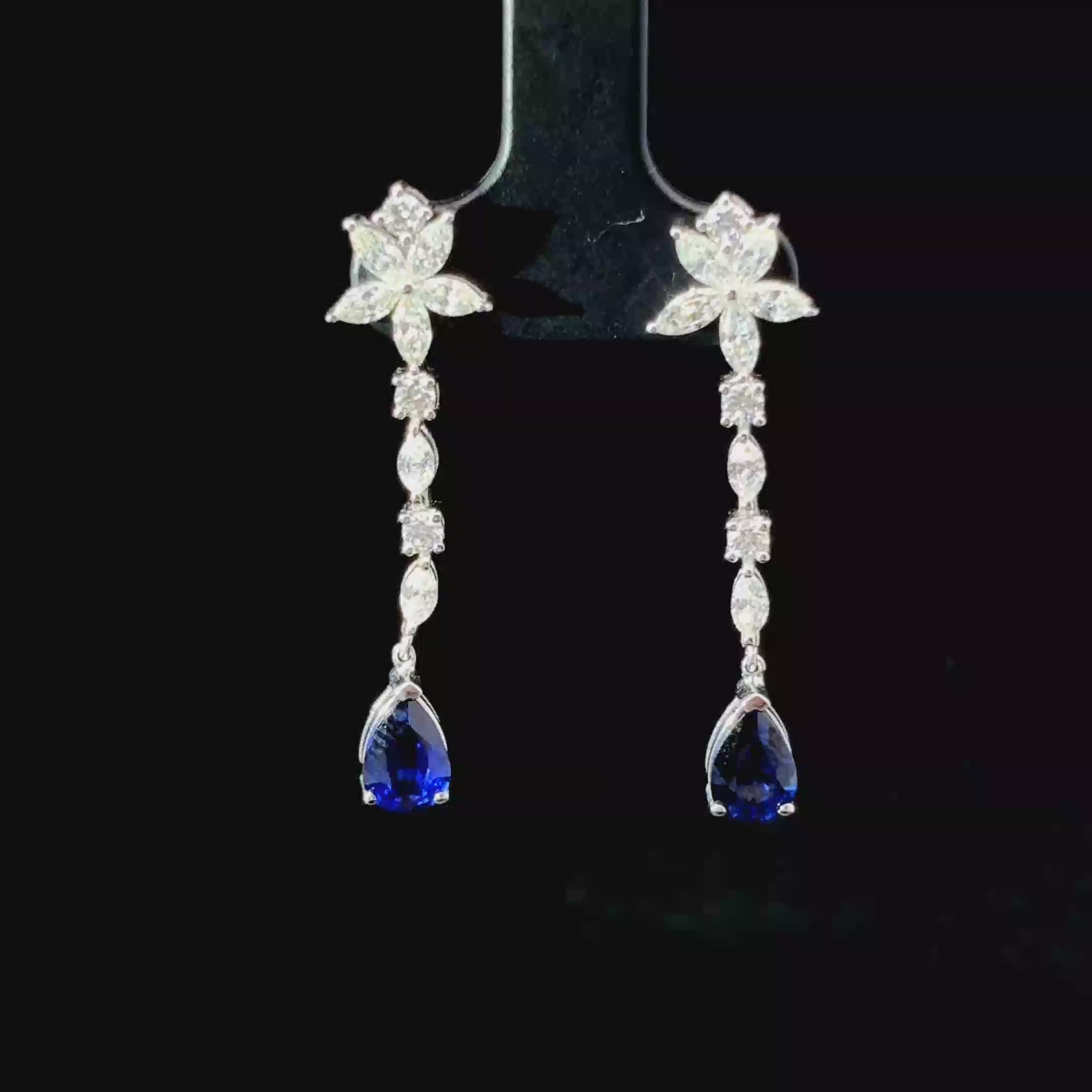 ARETES DE ORO CON DIAMANTES Y ZAFIRO