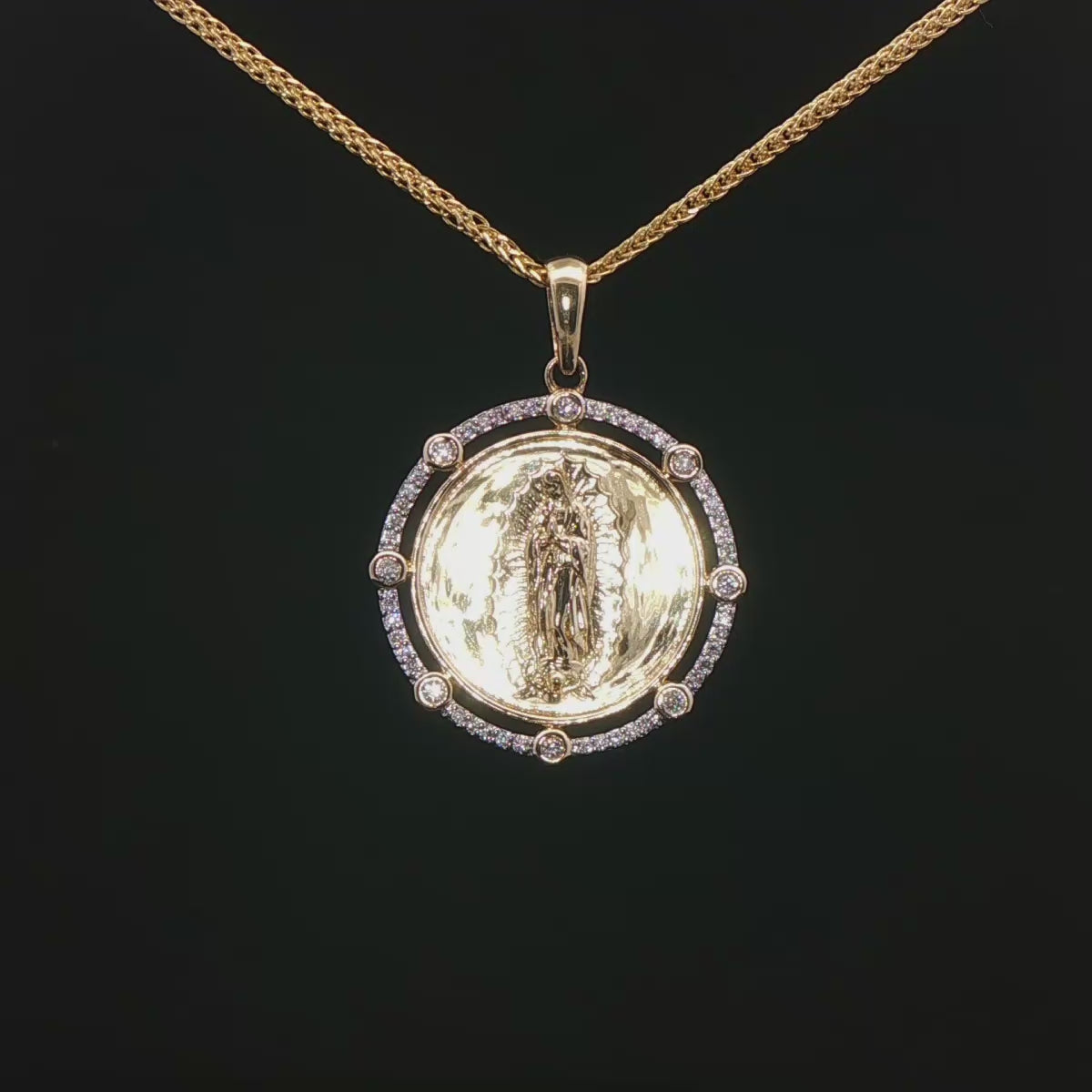 MEDALLA RELIGIOSA DE ORO CON DIAMANTES
