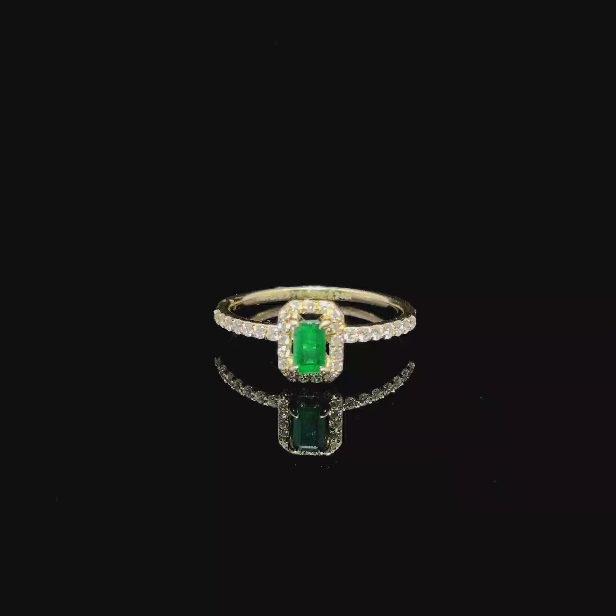 ANILLO DE ORO CON DIAMANTES Y ESMERALDA
