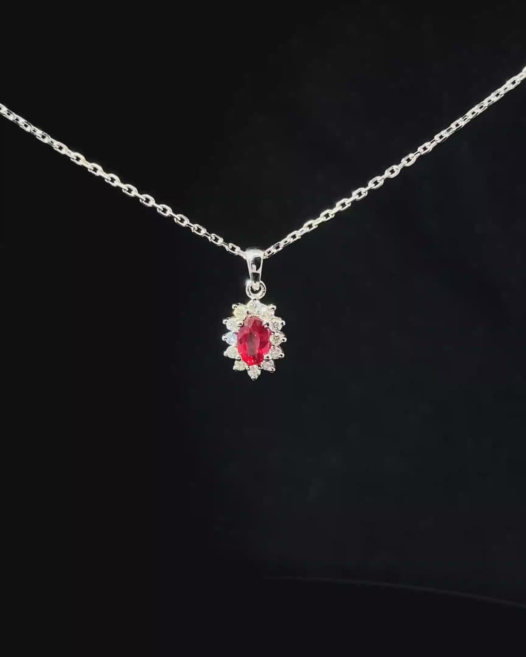 COLLAR DE ORO CON DIAMANTES Y RUBI