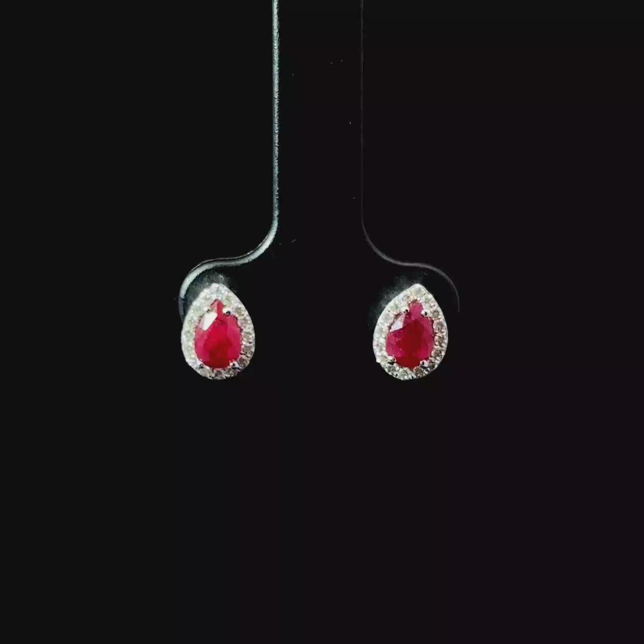 ARETES DE ORO CON DIAMANTES Y RUBI