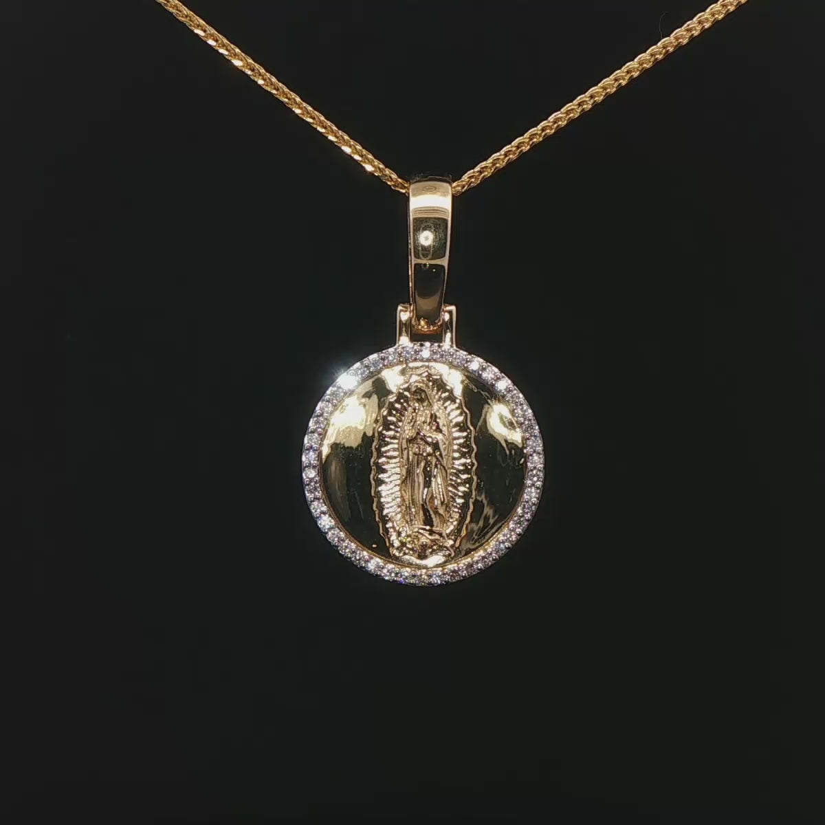 MEDALLA RELIGIOSA DE ORO CON DIAMANTES