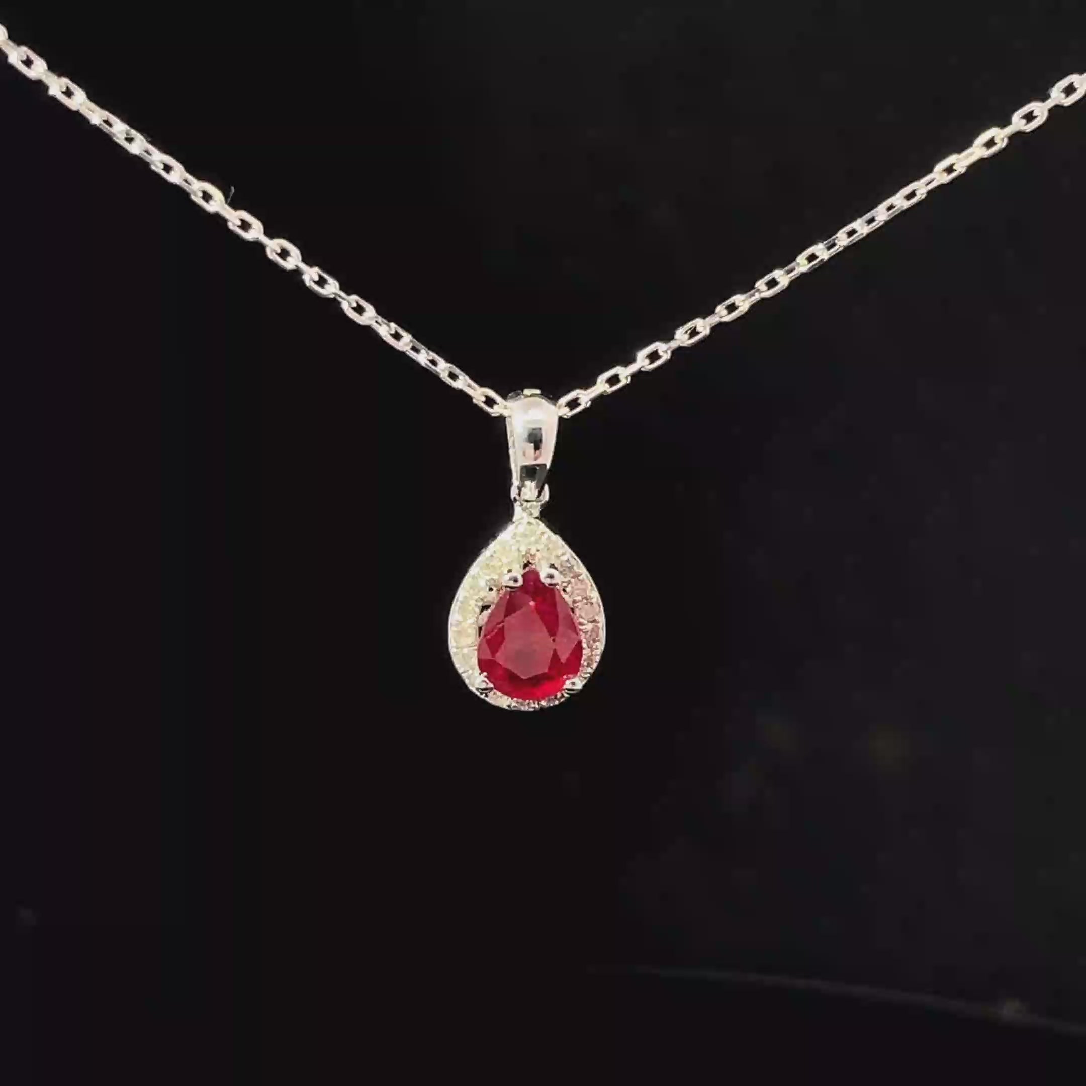 COLLAR DE ORO CON DIAMANTES Y RUBI