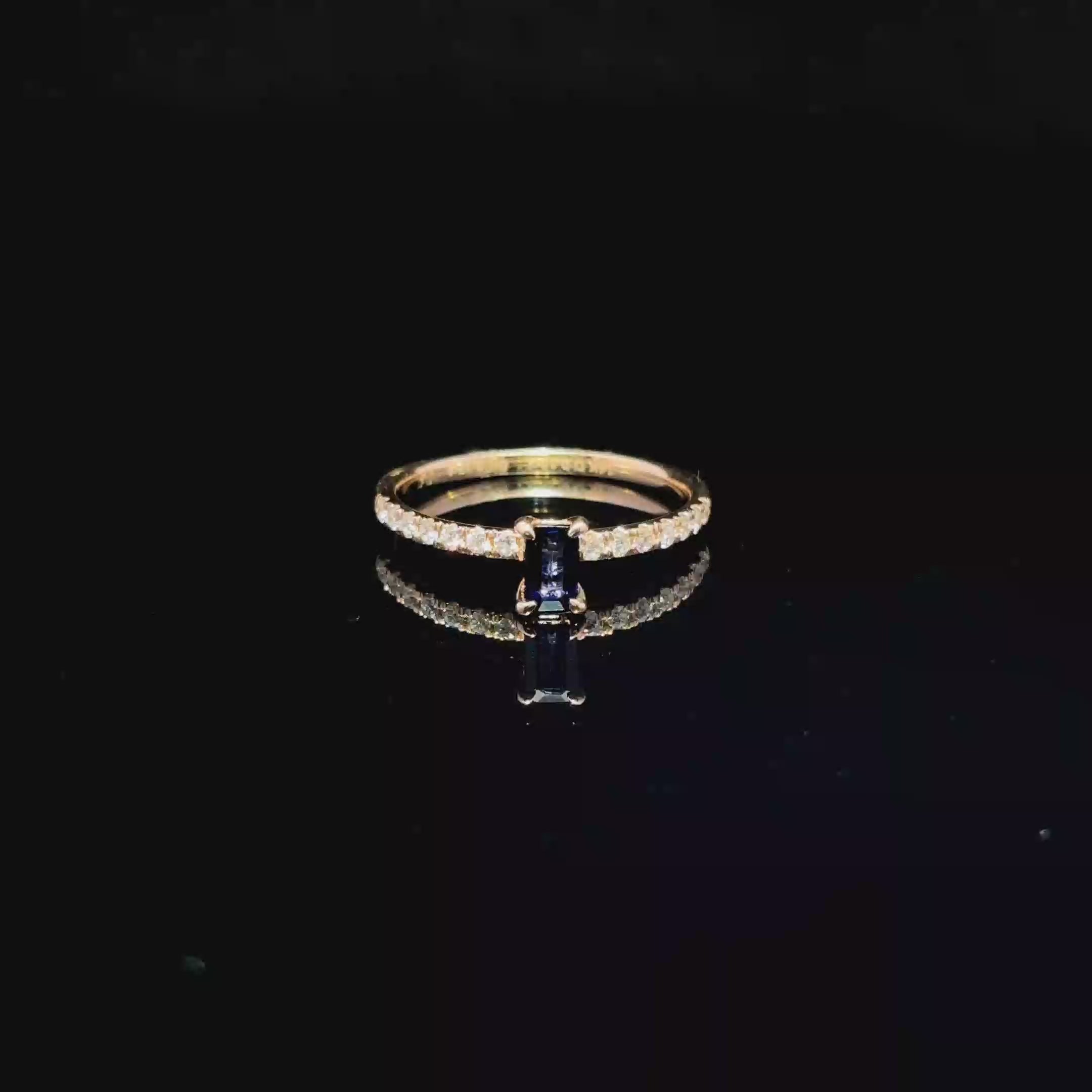 ANILLO DE ORO CON ZAFIRO Y DIAMANTES