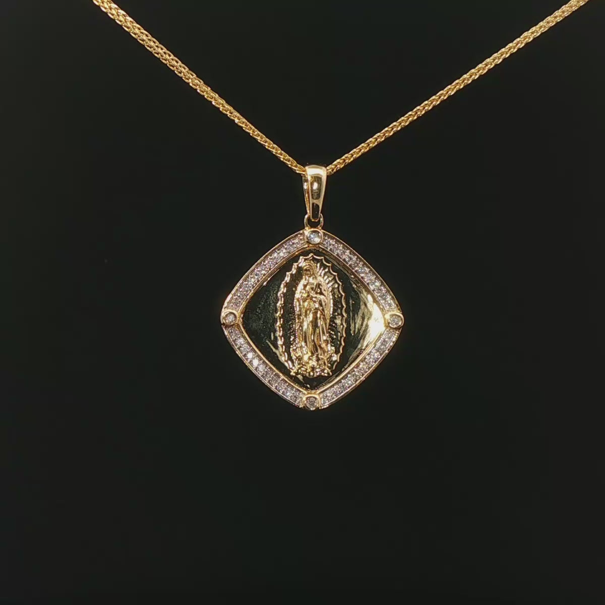 MEDALLA RELIGIOSA DE ORO CON DIAMANTES