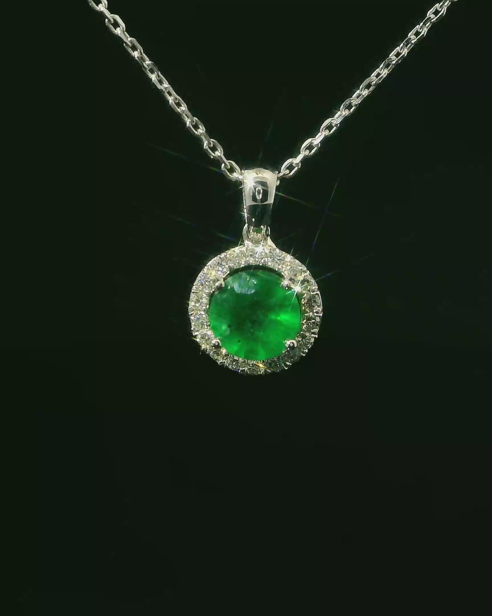 COLLAR DE ORO CON ESMERALDA Y DIAMANTES